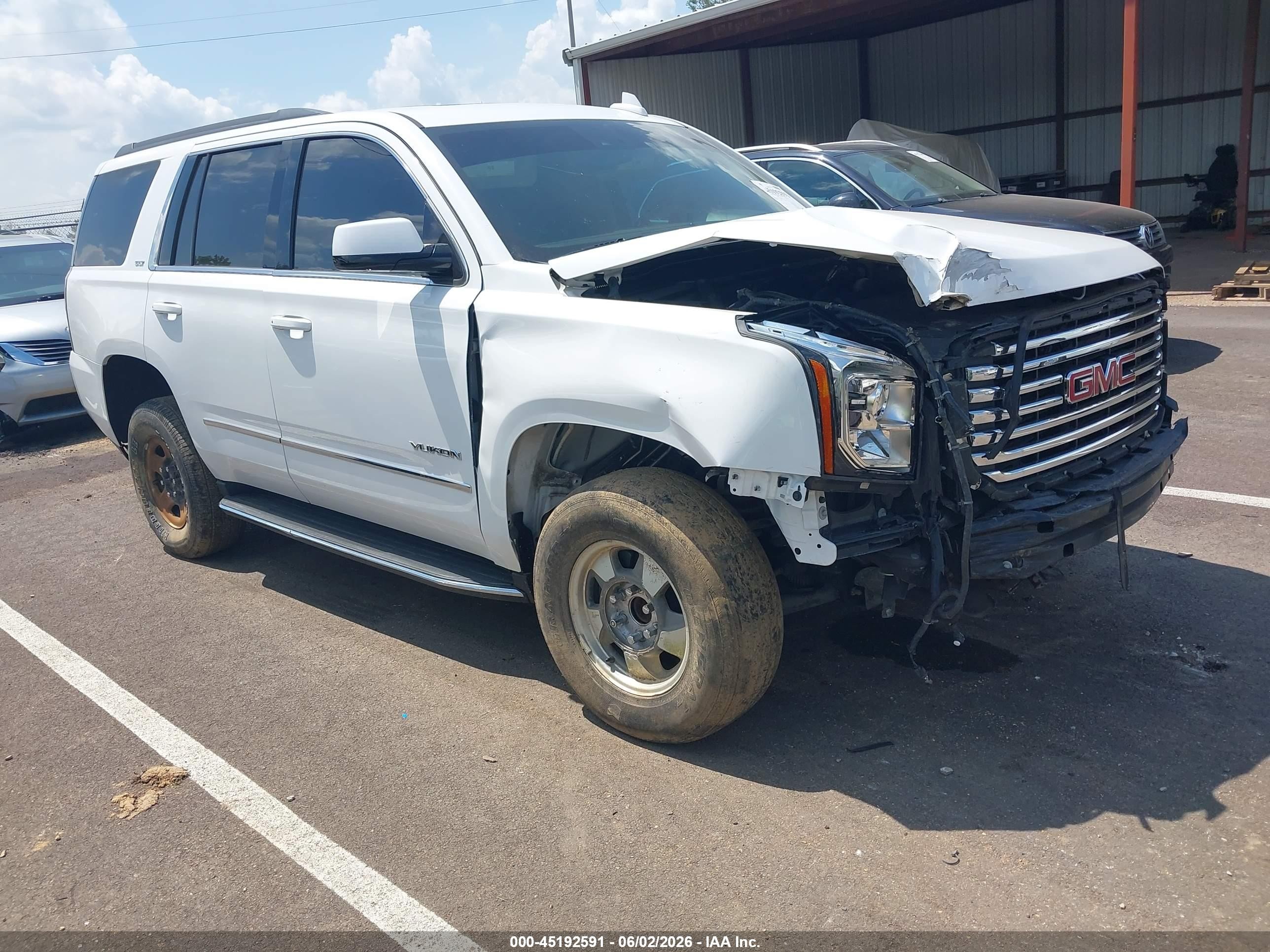 2017 GMC Yukon SLT, VIN 1GKS1BKCXHR336095 — Front end