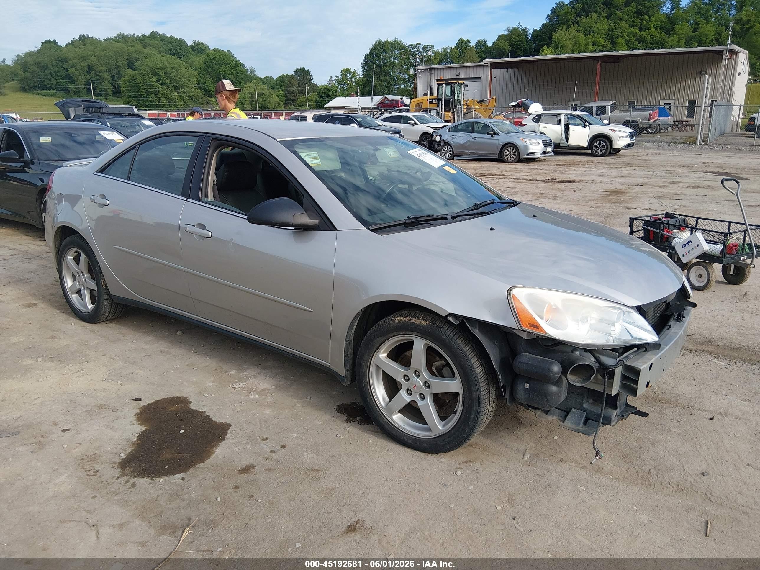 2005 Pontiac G6 GT, VIN 1G2ZH528054127447 — Front end