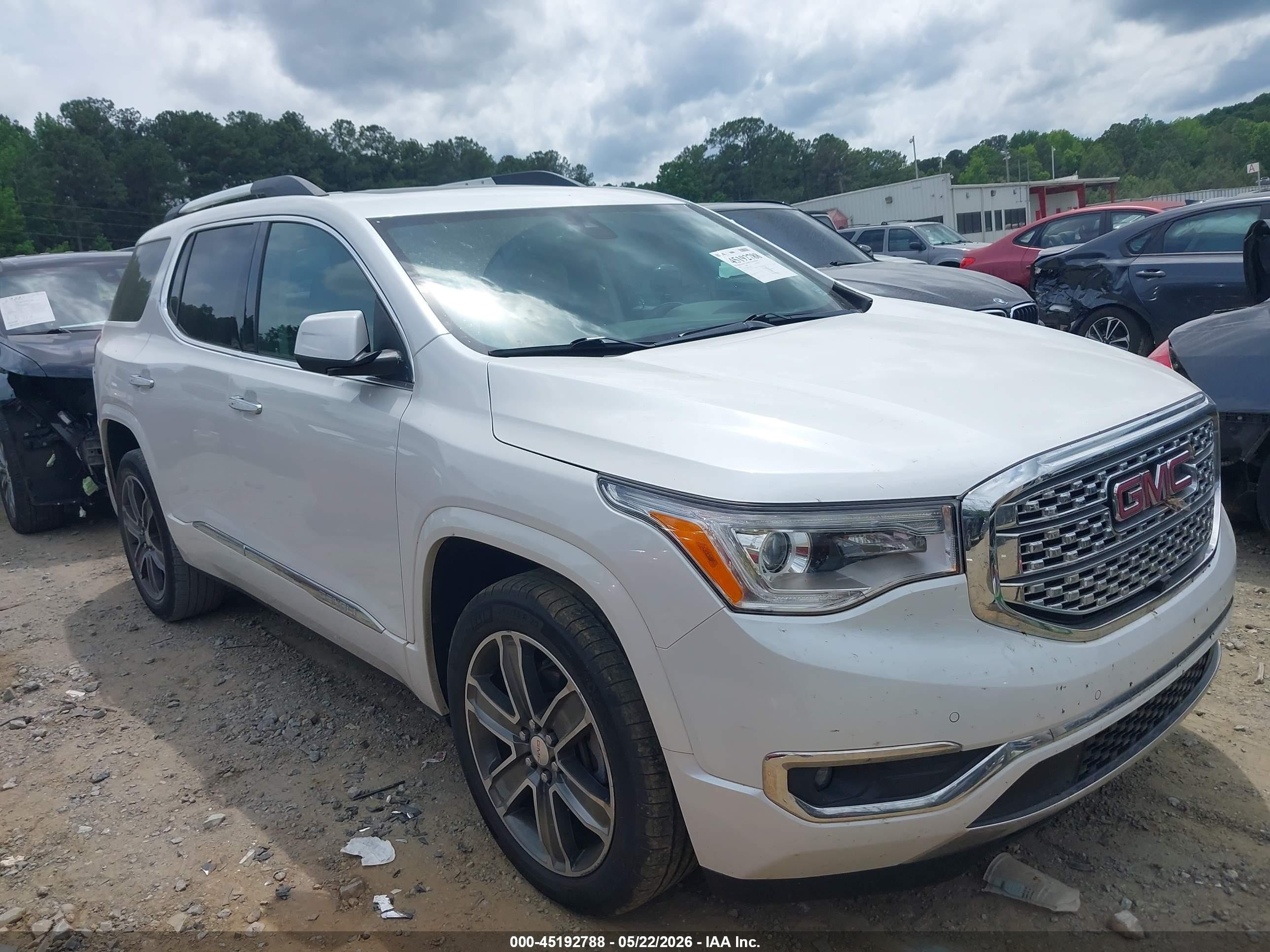 2018 GMC Acadia Denali, VIN 1GKKNPLS5JZ153118 — Зад