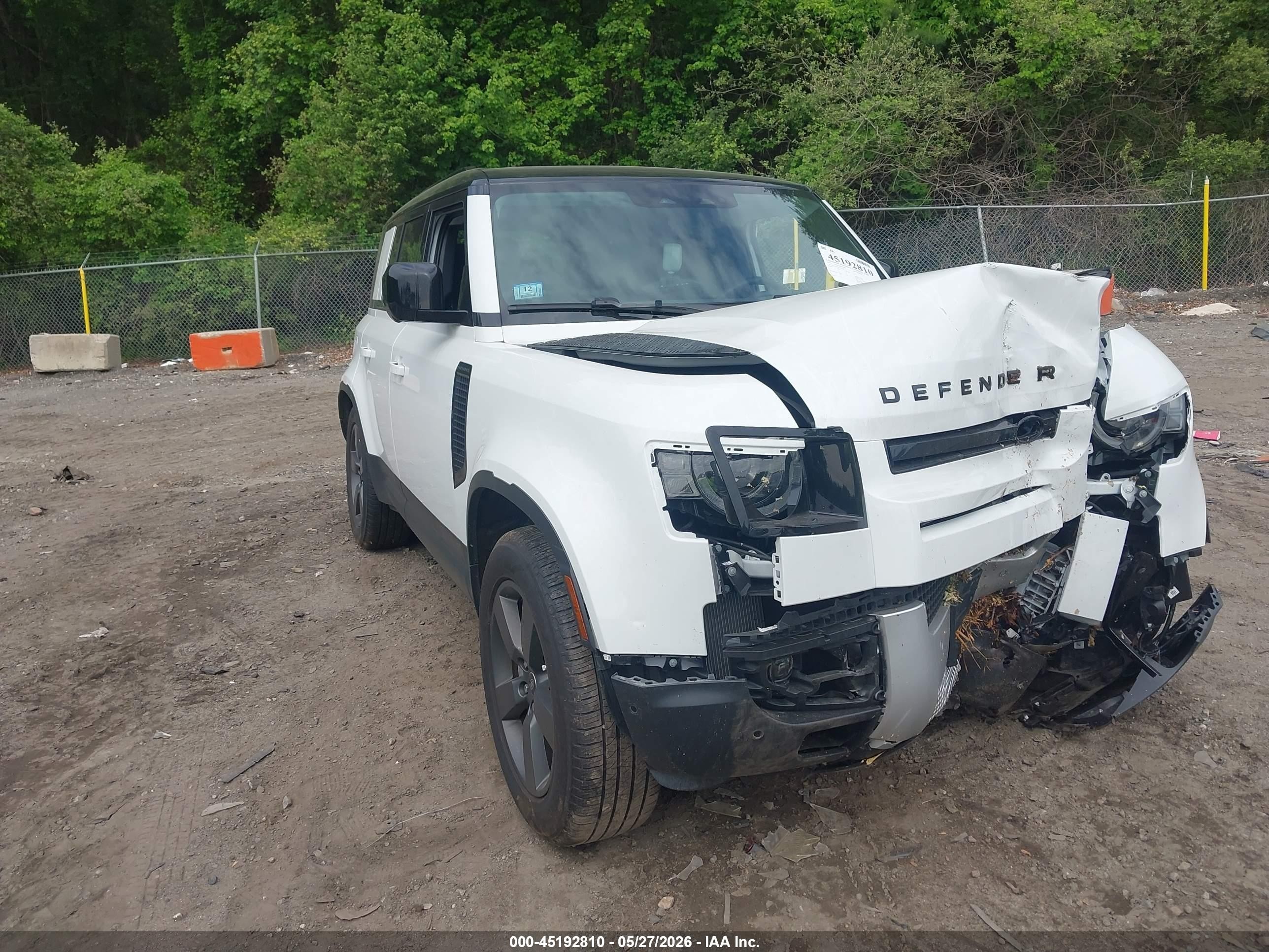 2025 Land Rover Defender S, VIN SALEJ7EUXS2435082 — Front end