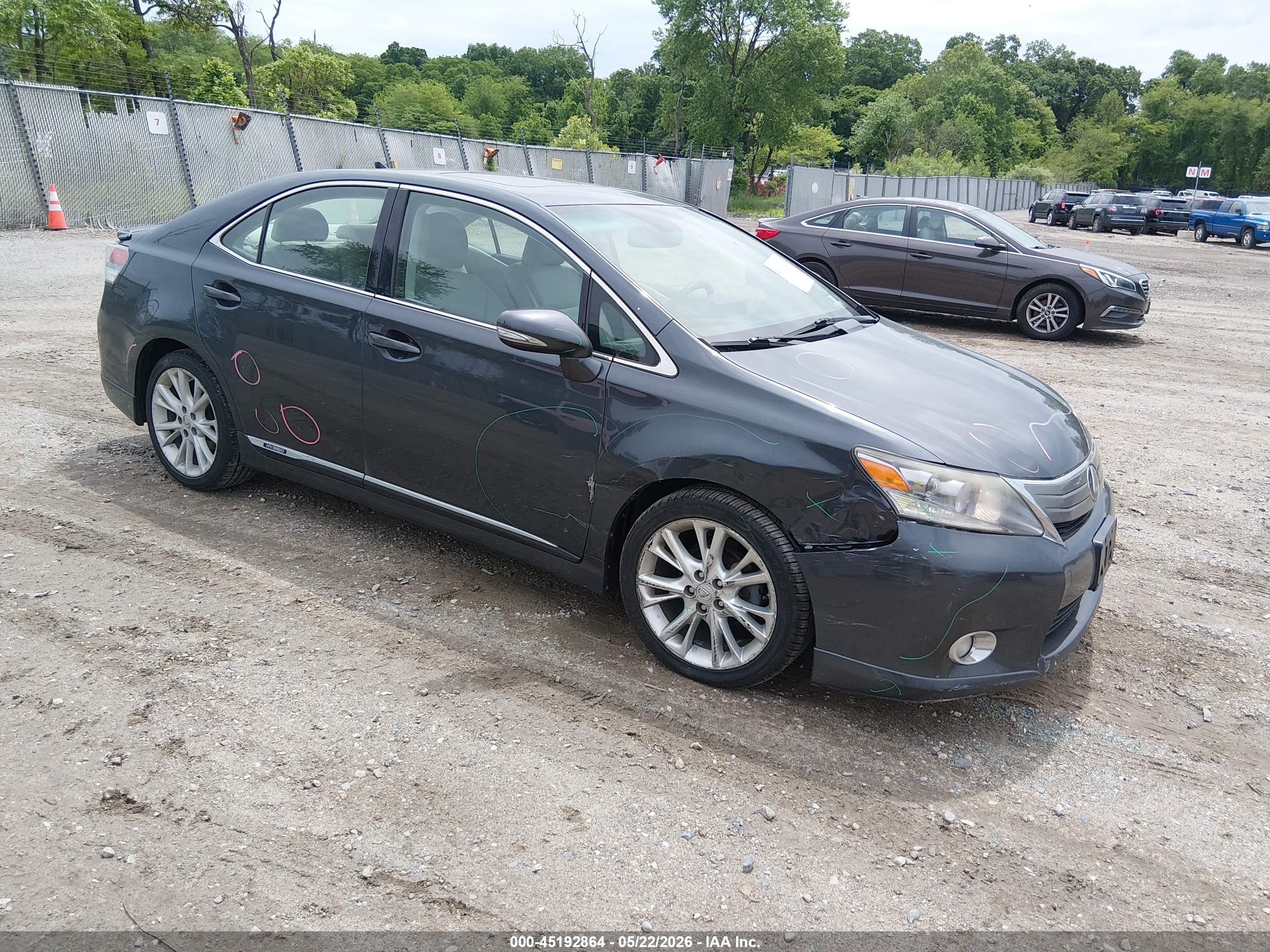 2010 Lexus HS 250h Premium, VIN JTHBB1BA3A2025347 — Front end
