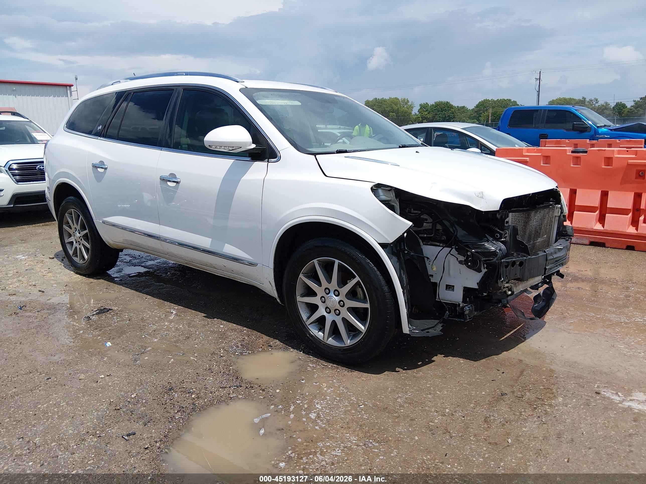 2016 Buick Enclave Leather, VIN 5GAKRBKD0GJ268353 — Front end