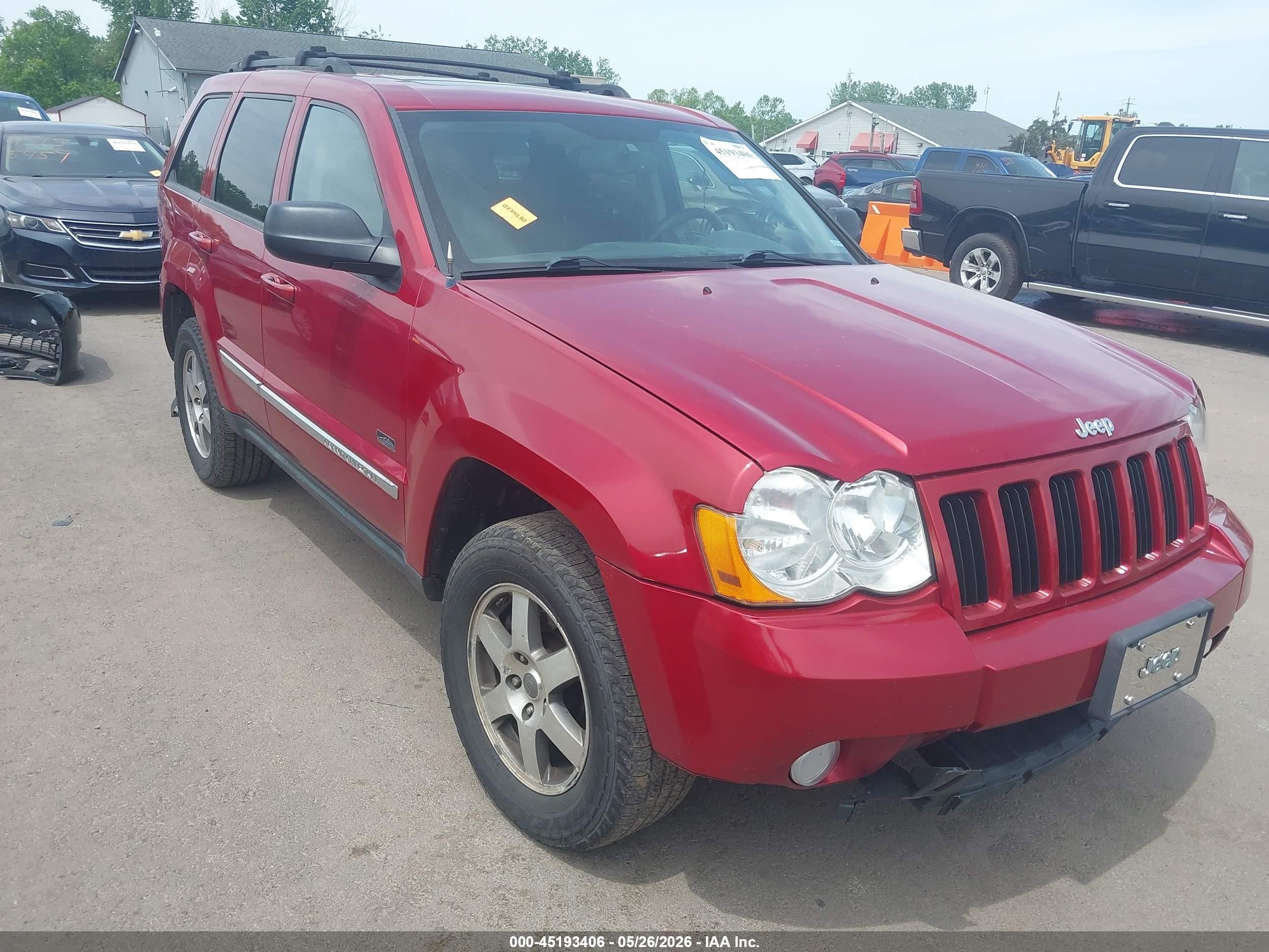 2009 Jeep Grand Cherokee Laredo, VIN 1J8GR48K29C552220 — Front end
