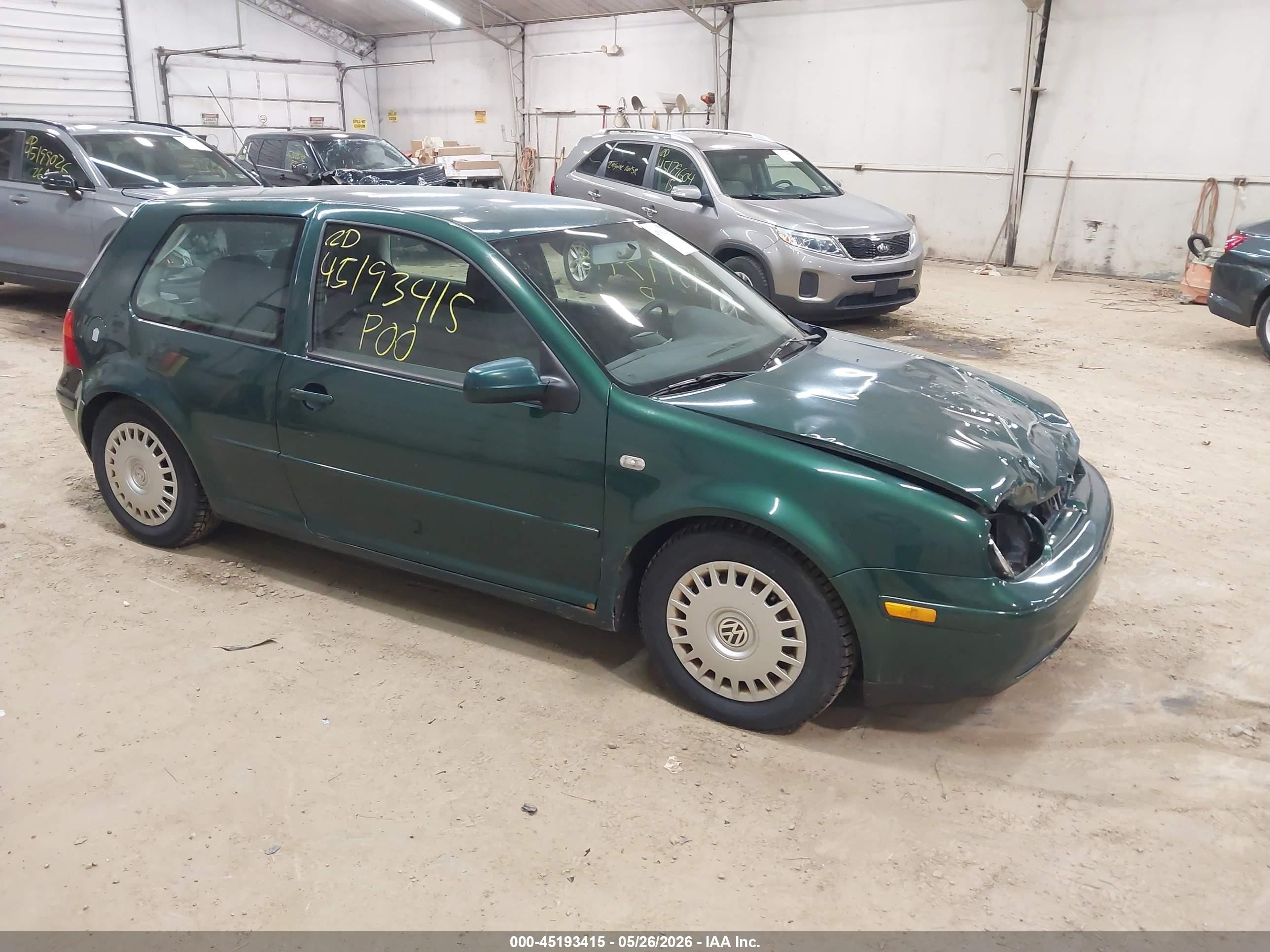 2000 Volkswagen Golf, VIN WVWBA21J8YW647425 — Front end
