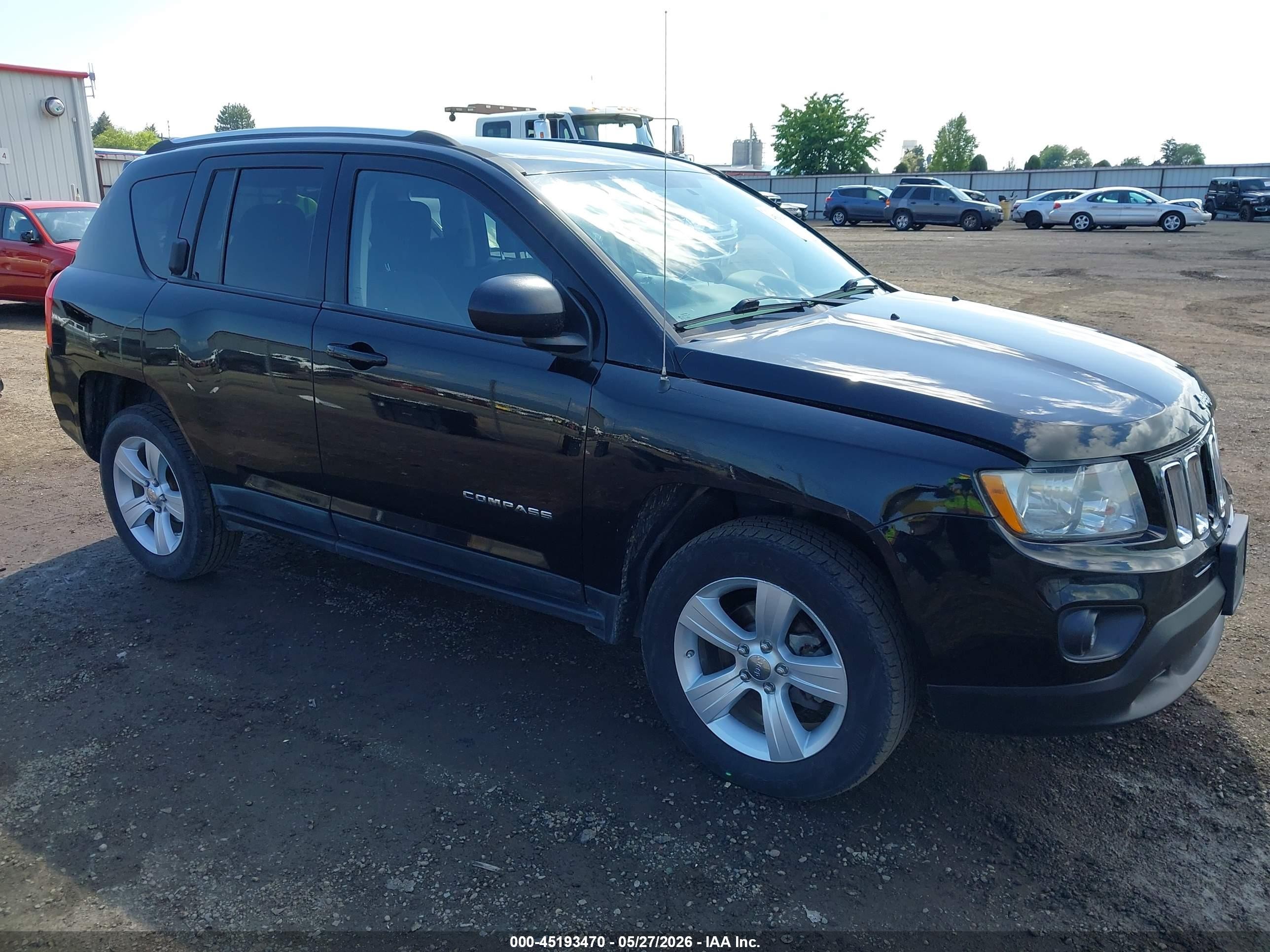 2012 Jeep Compass Latitude, VIN 1C4NJDEB7CD511500 — Side