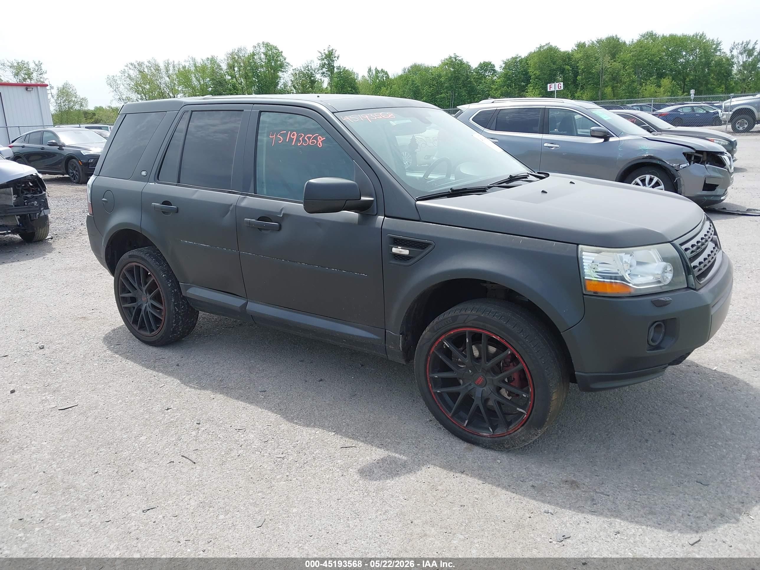 2013 Land Rover LR2, VIN SALFR2BG8DH367332 — Side