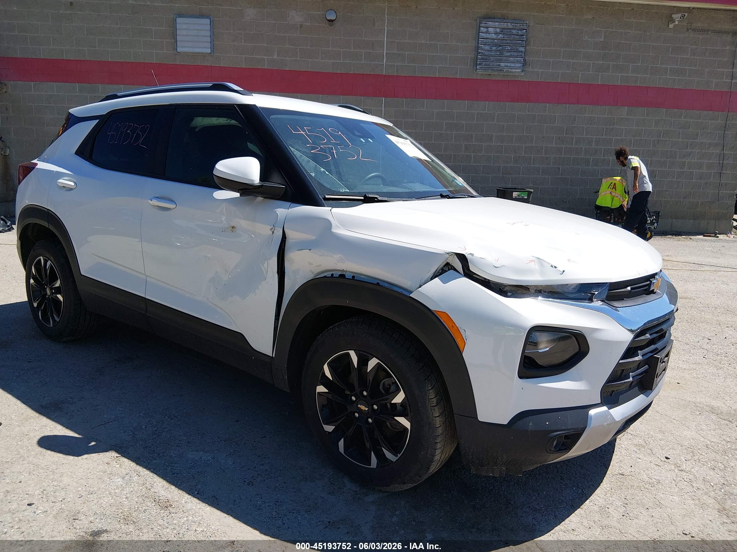 2022 Chevrolet TrailBlazer LT, VIN KL79MPS29NB123811 — Front end