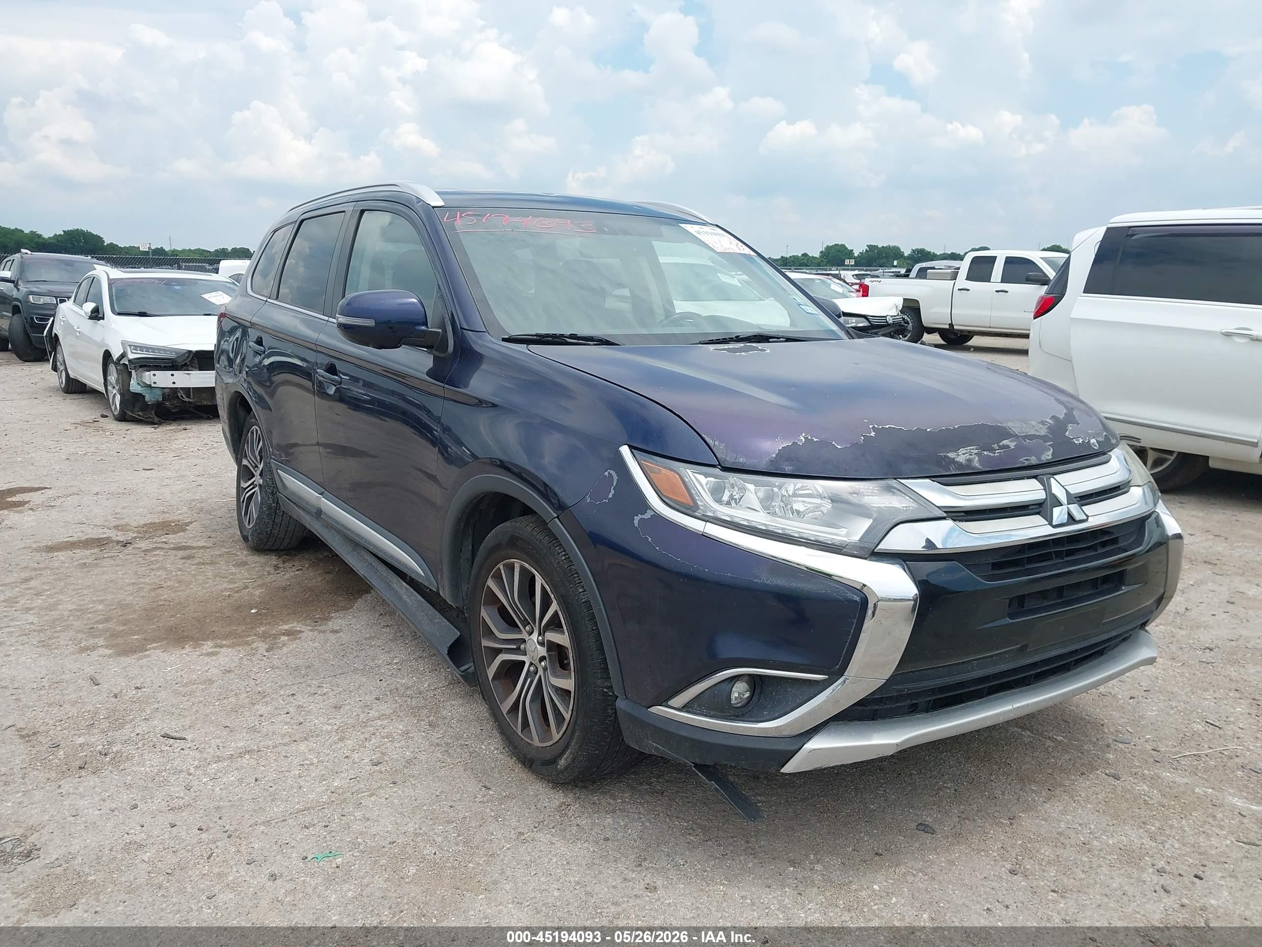 2018 Mitsubishi Outlander SE, VIN JA4AD3A34JZ065864 — Перед