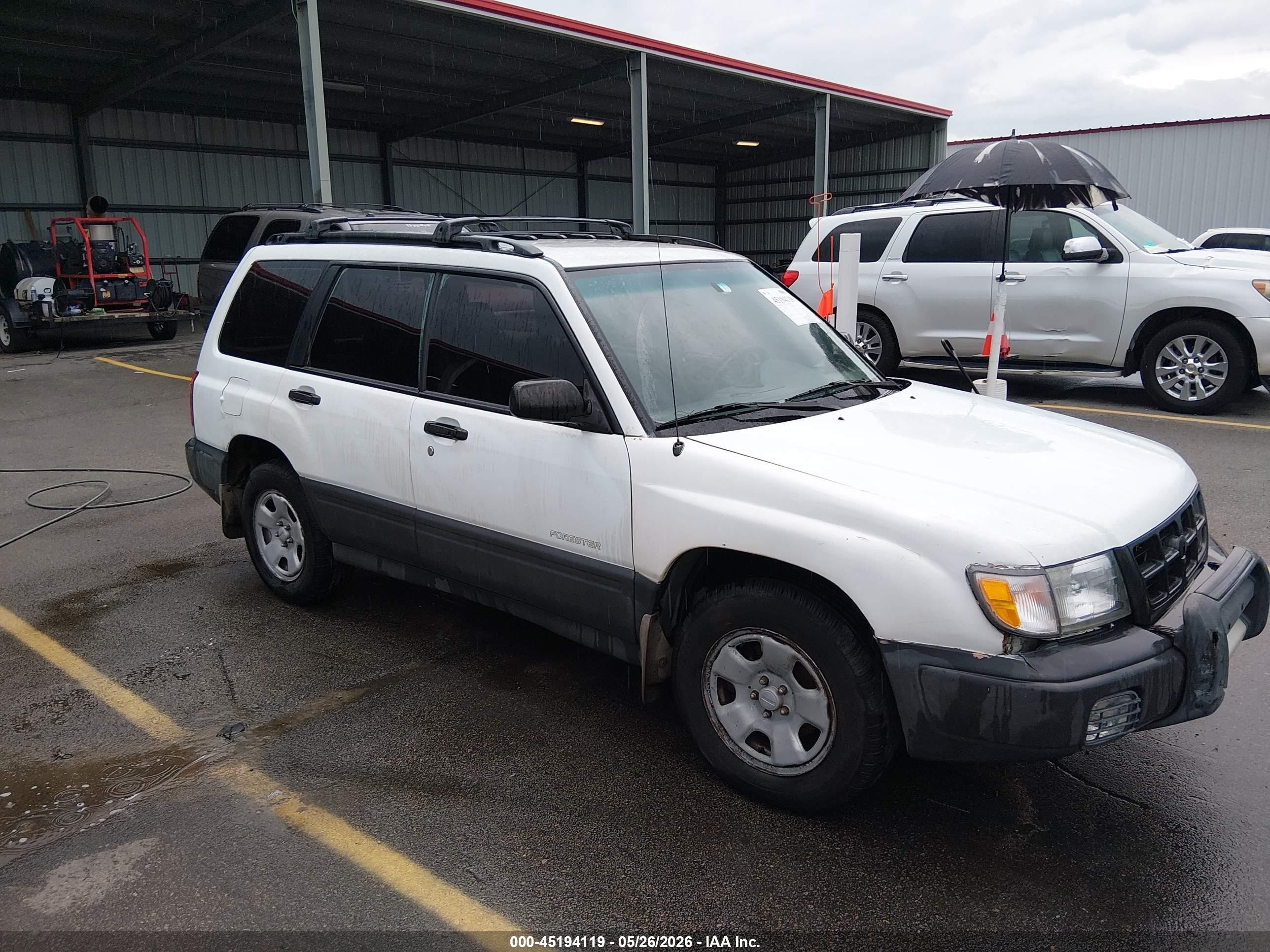 2000 Subaru Forester L, VIN JF1SF6357YH715121 — Перед