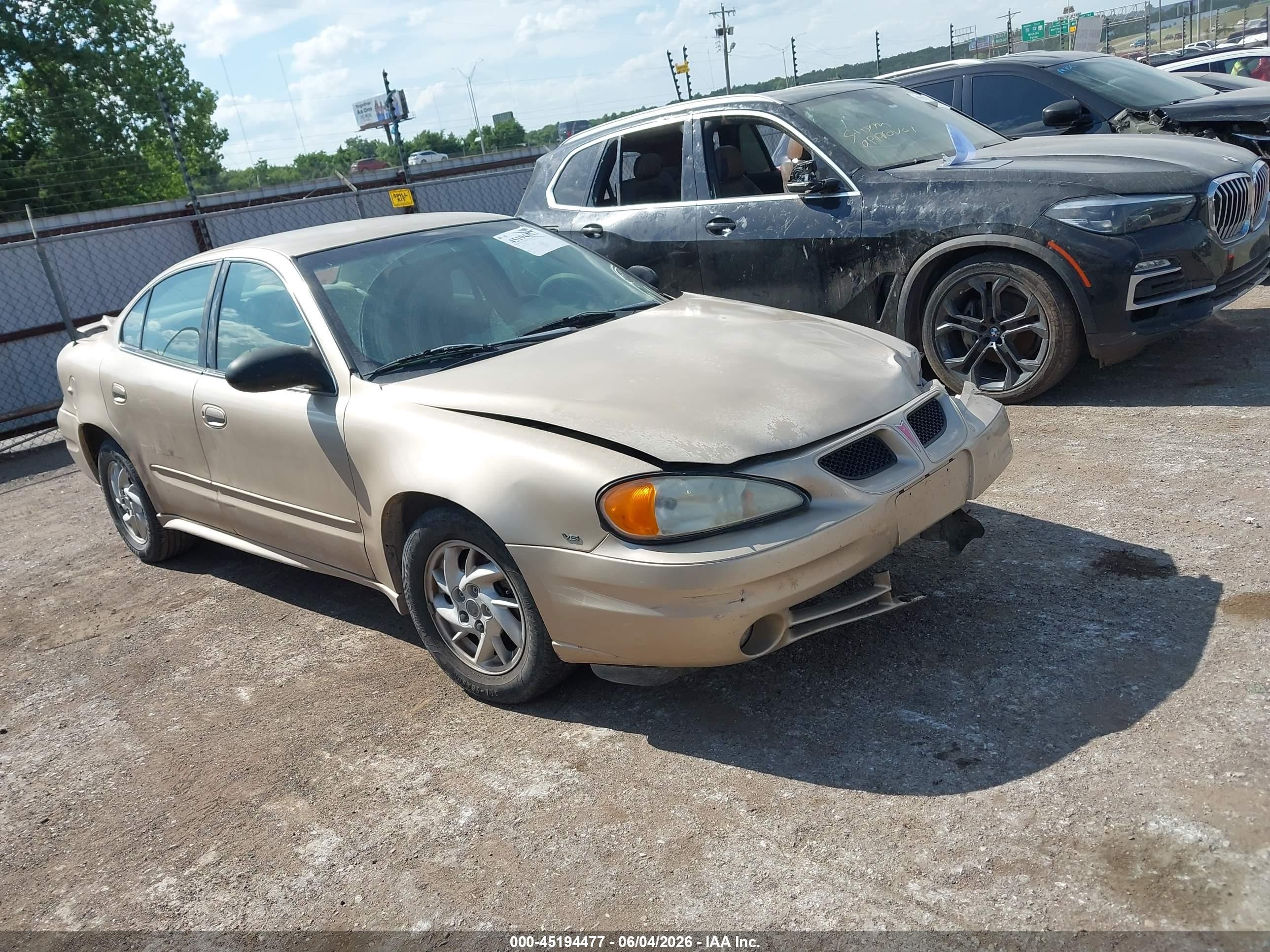 2004 Pontiac Grand Am SE1, VIN 1G2NF52E24M535022 — Front end