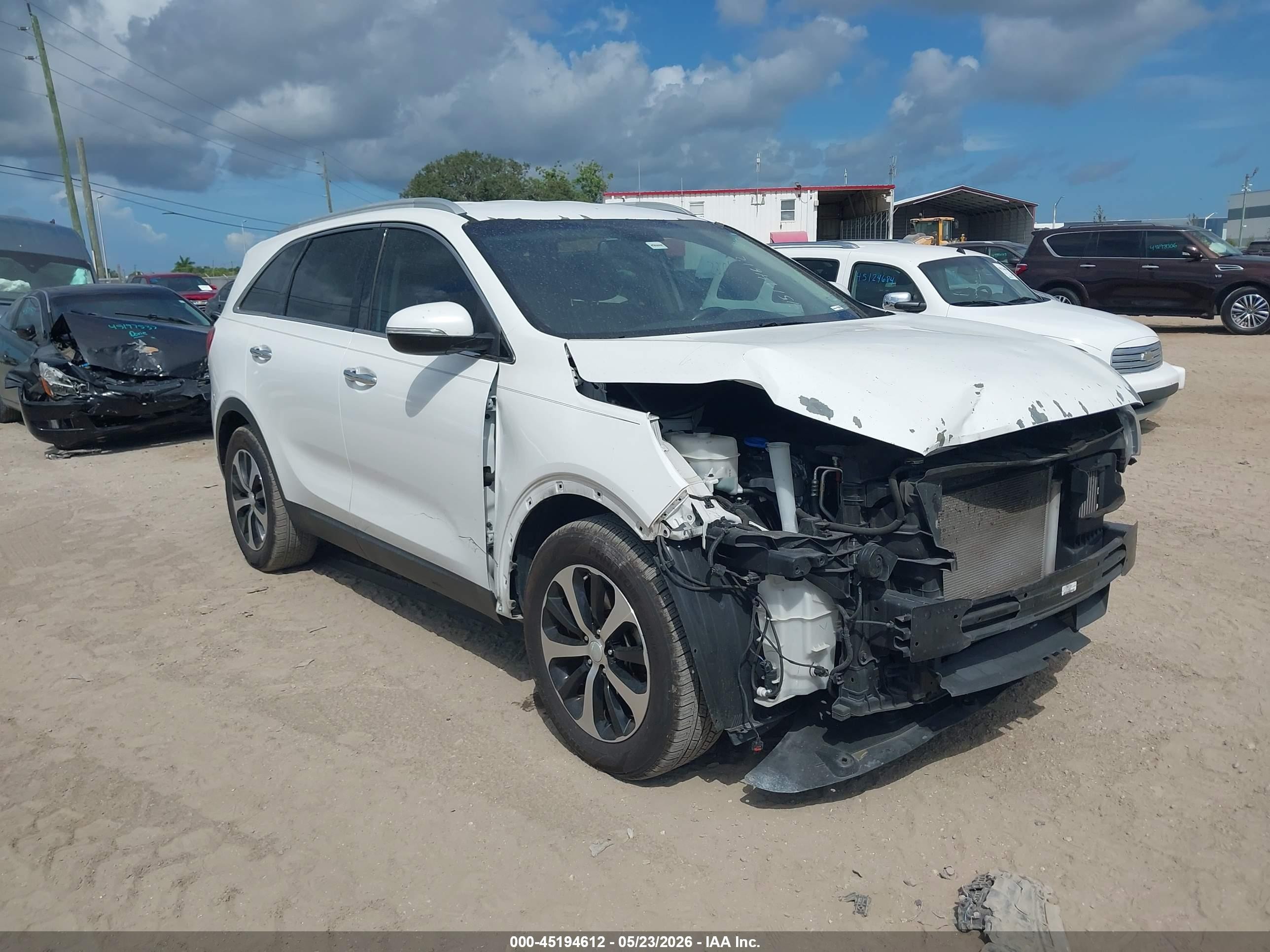 2016 Kia Sorento EX, VIN 5XYPH4A1XGG028706 — Front end
