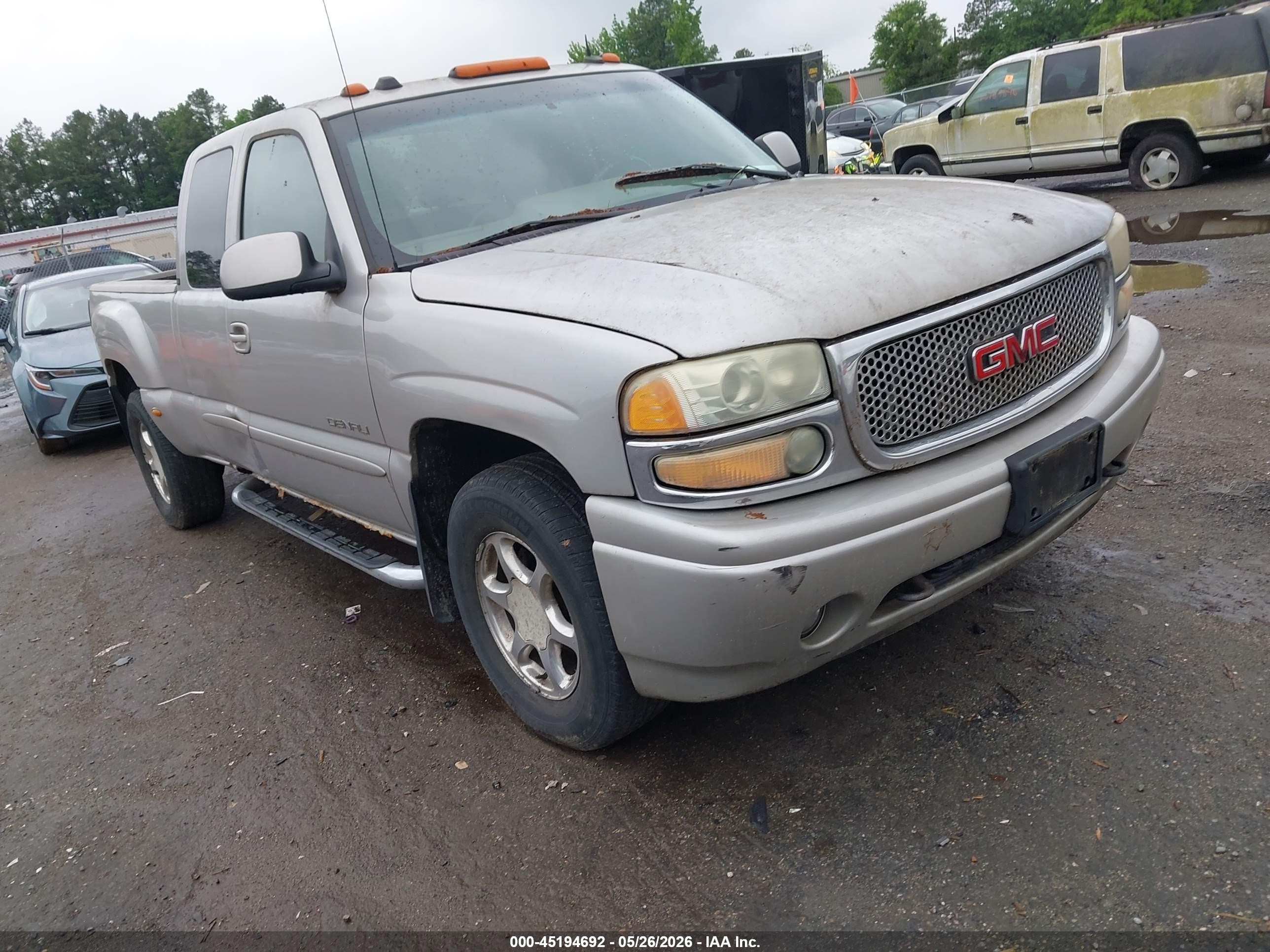 2004 GMC Sierra Denali, VIN 2GTFK69U441163676 — Normal wear