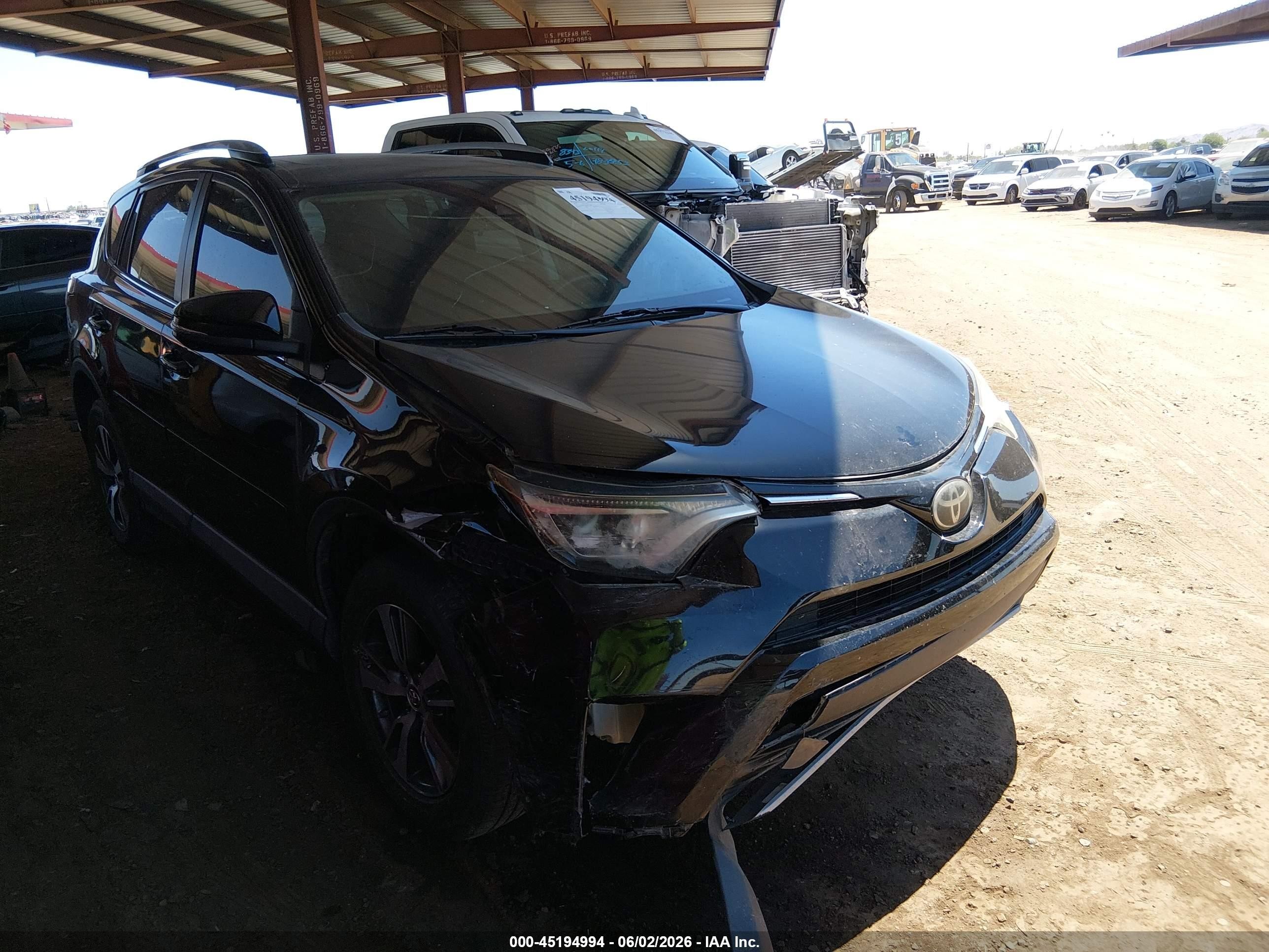 2018 Toyota RAV4 XLE, VIN 2T3WFREV1JW473484 — Front end