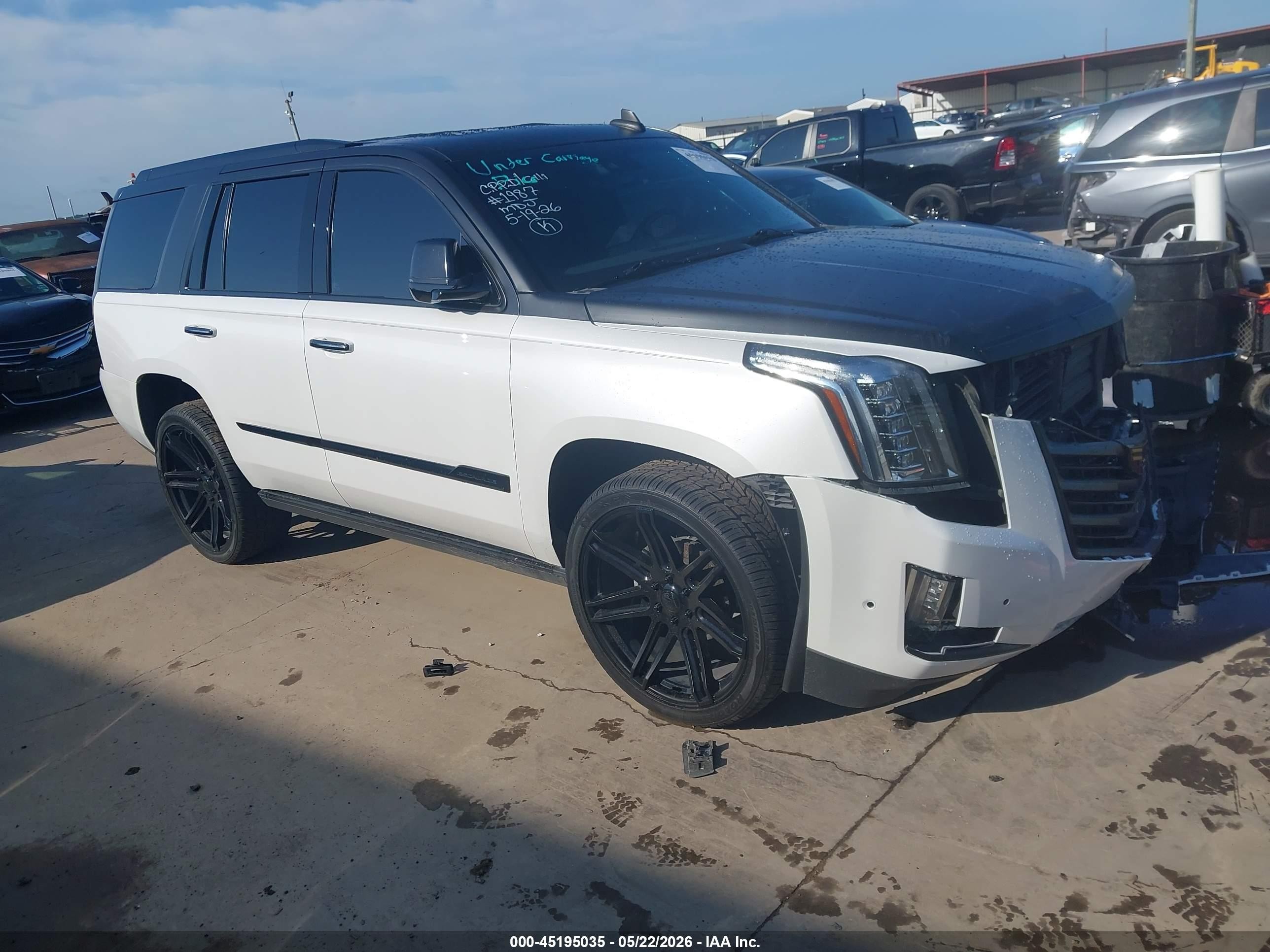 2019 Cadillac Escalade Platinum, VIN 1GYS4DKJ0KR221987 — Front end