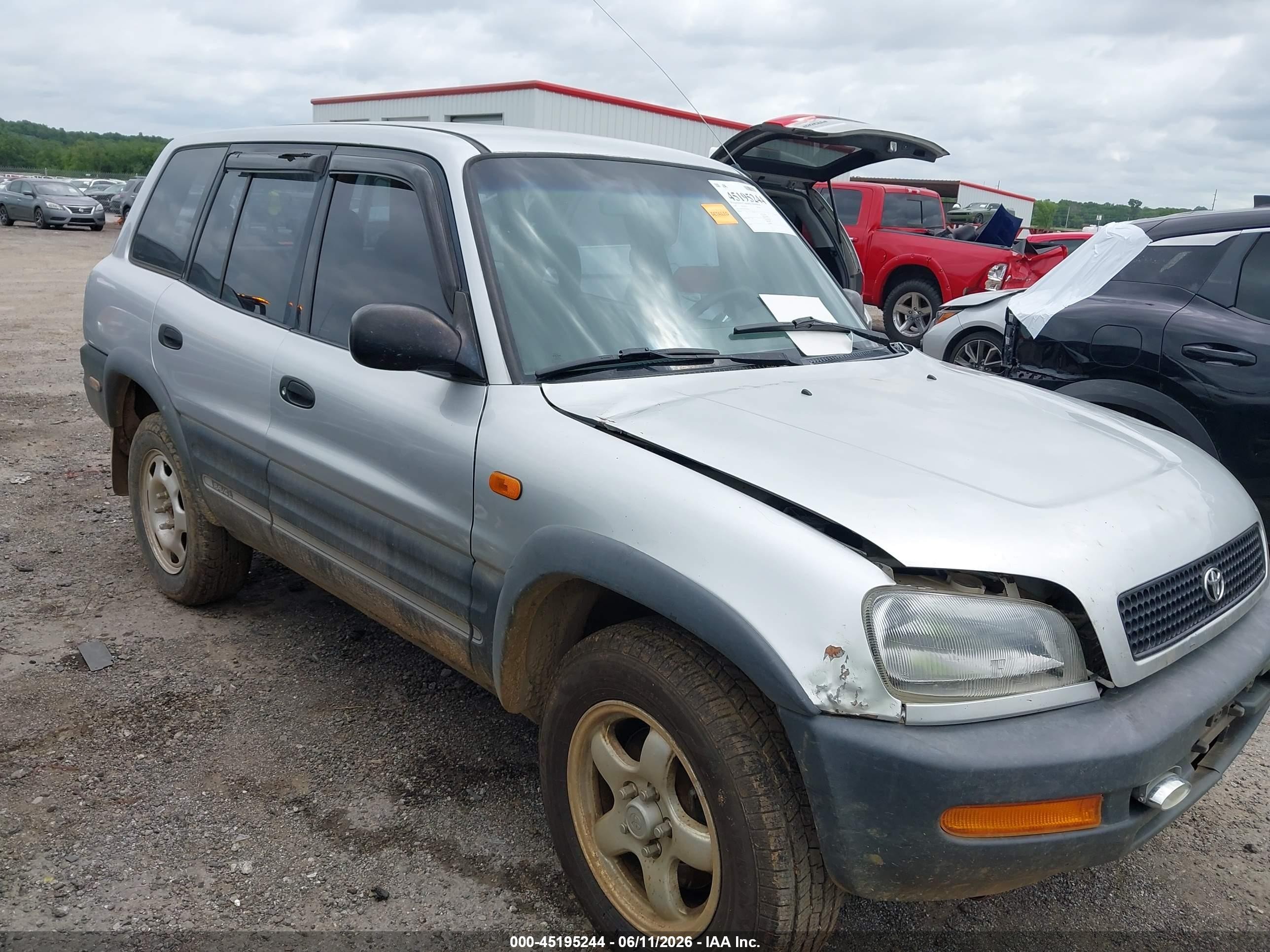 1997 Toyota RAV4, VIN JT3HP10V9V0140382 — Front end