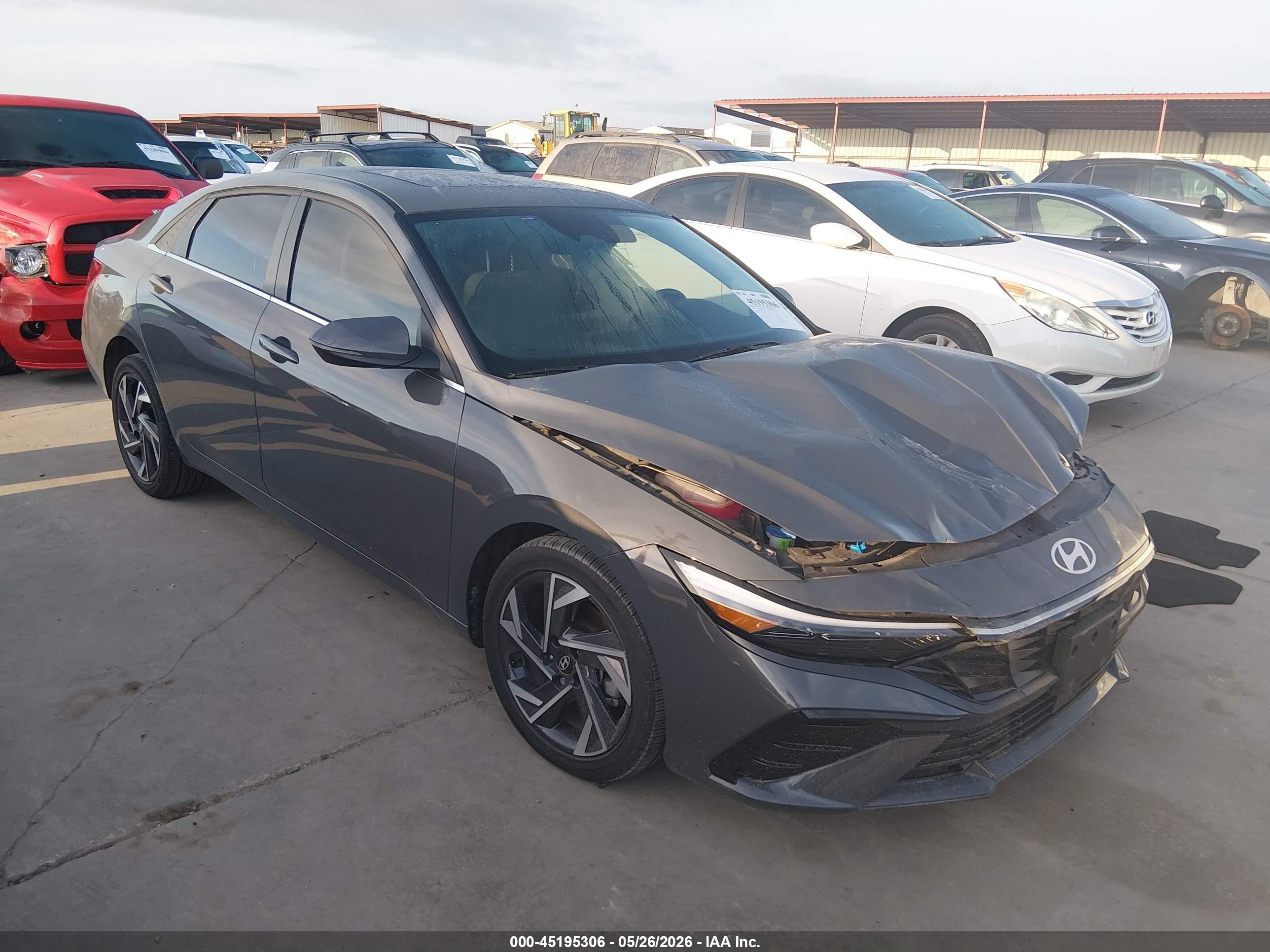 2025 Hyundai Elantra Limited, VIN KMHLN4DJ3SU155447 — Перед