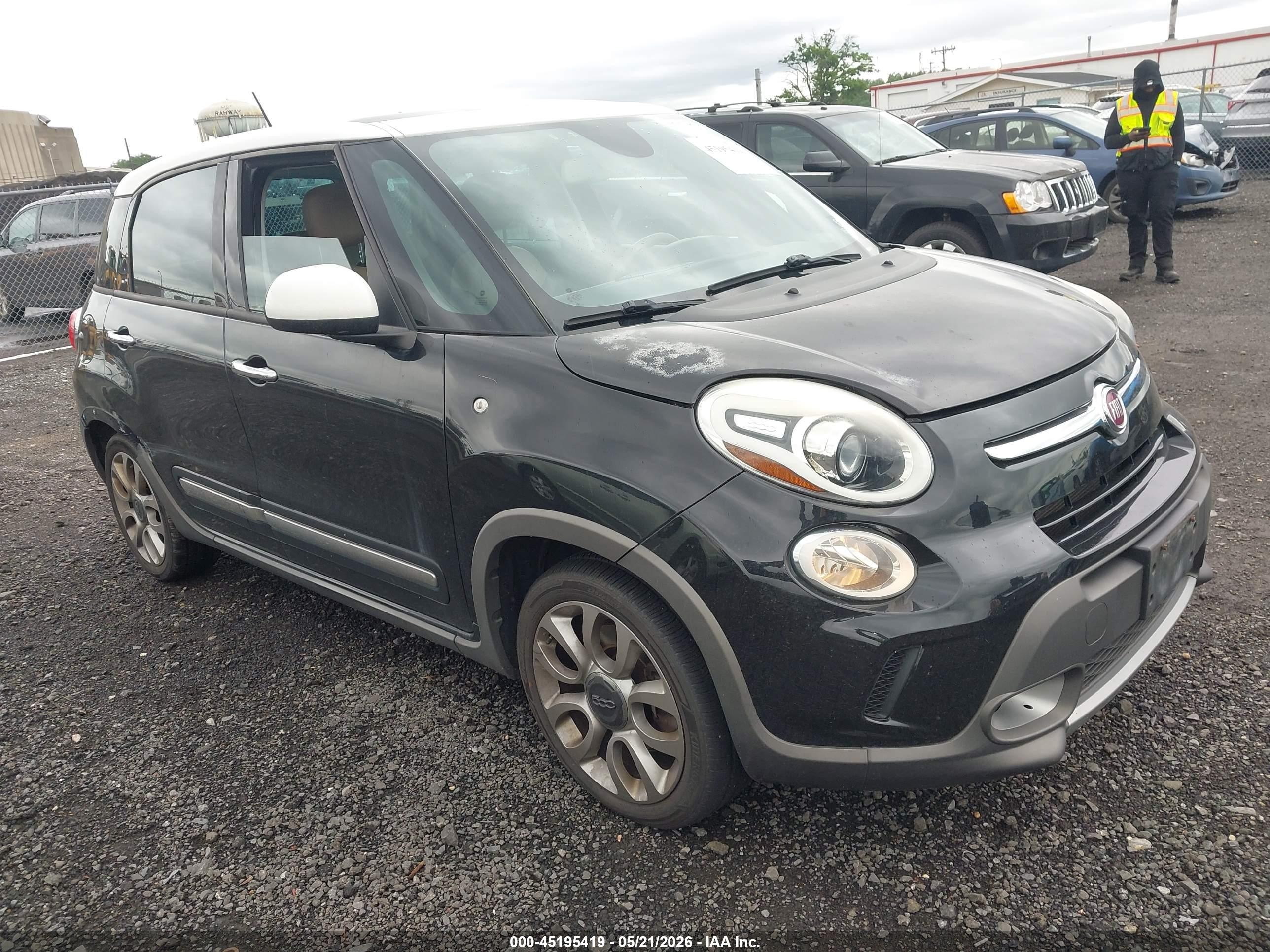 2016 FIAT 500L Urbana Trekking, VIN ZFBCFADH7GZ037539 — Normal wear