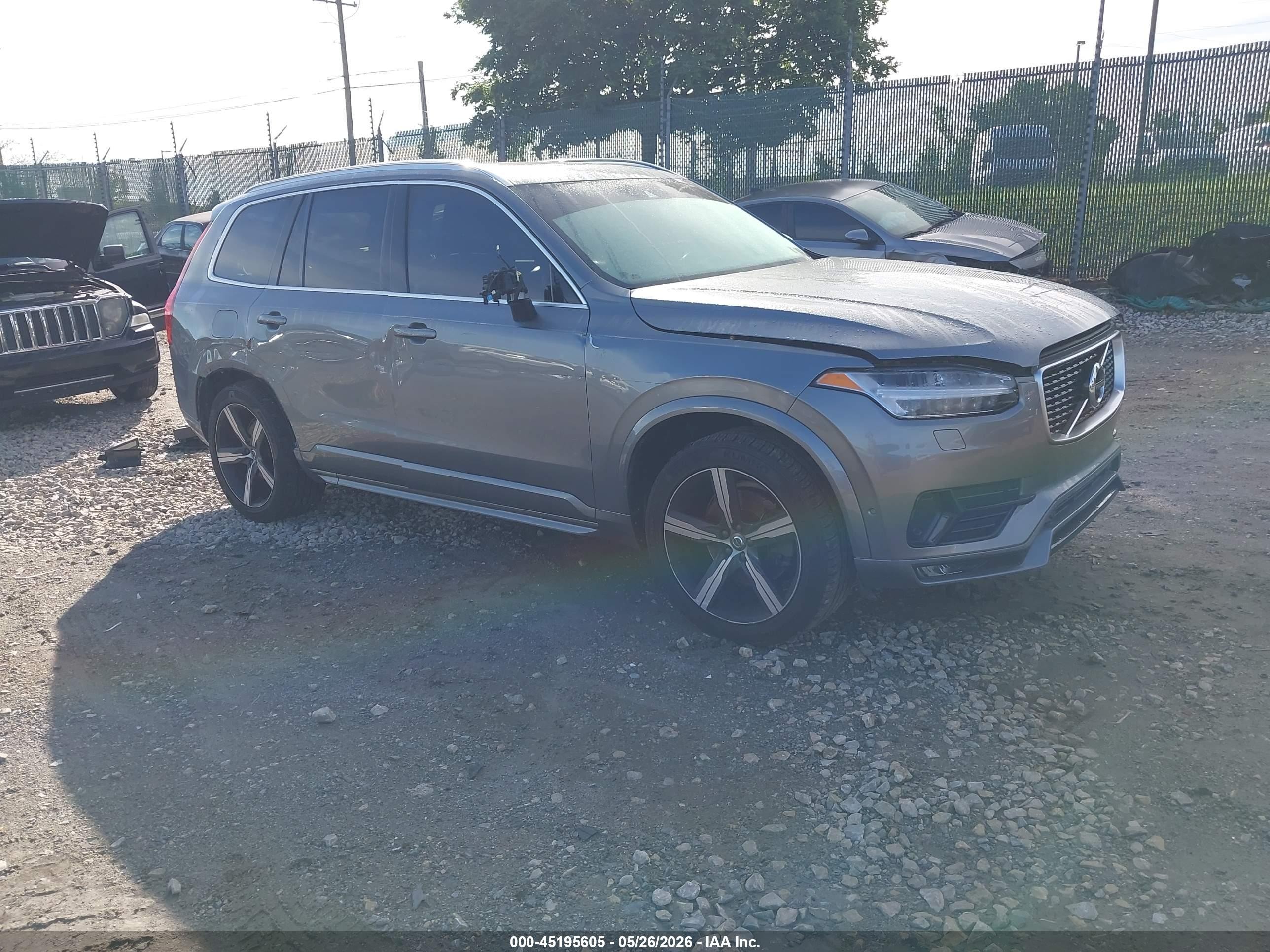 2016 Volvo XC90 T6 R-Design, VIN YV4A22PM7G1072690 — Фото с аукциона 1 of 5