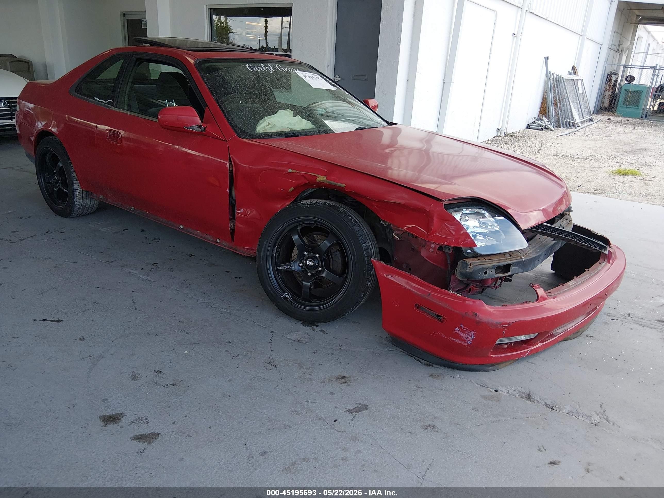 2000 Honda Prelude, VIN JHMBB6147YC002585 — Front end