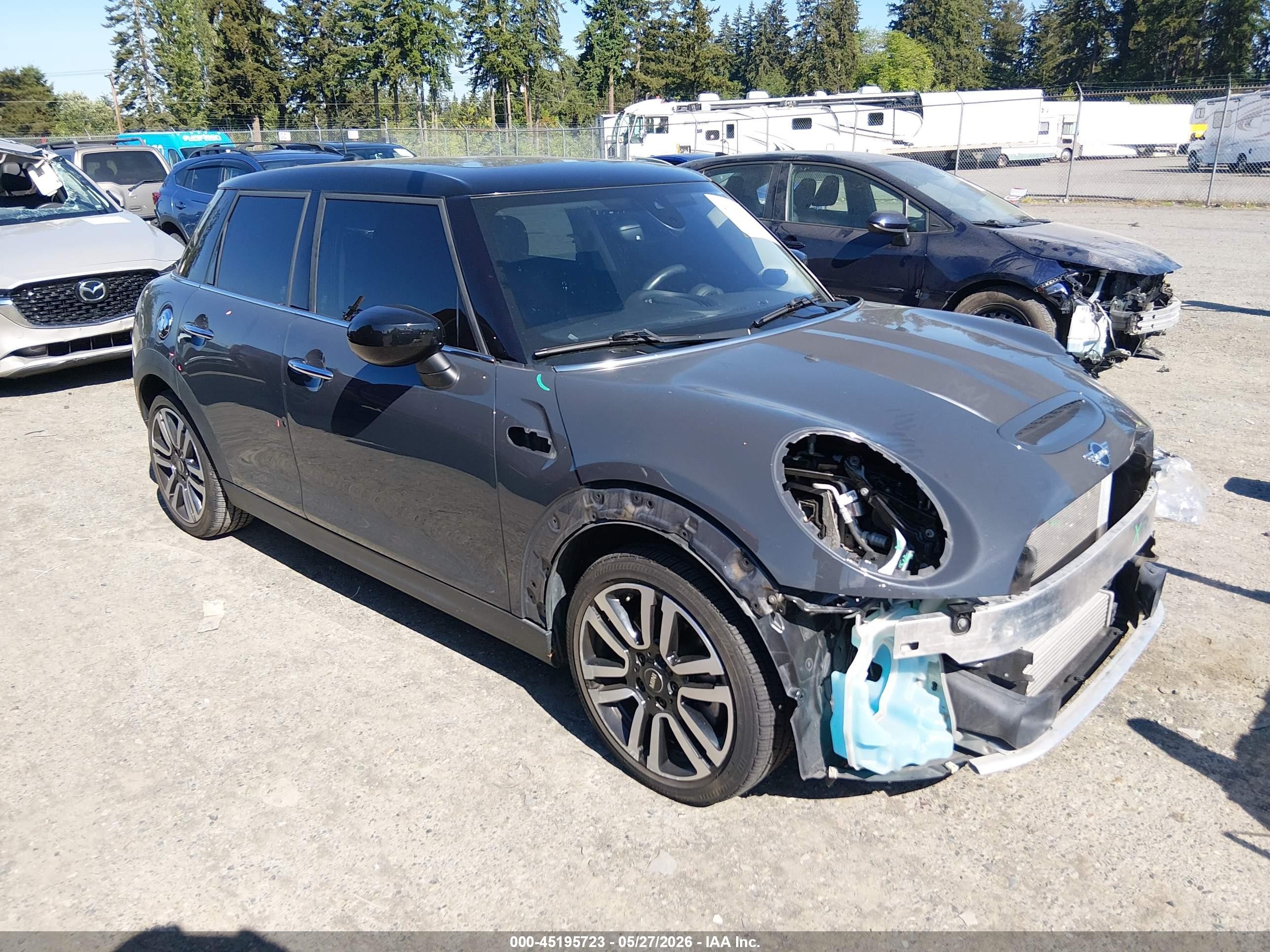 2021 MINI Hardtop 4 Door Cooper S, VIN WMWXU9C07M2M92469 — Front end