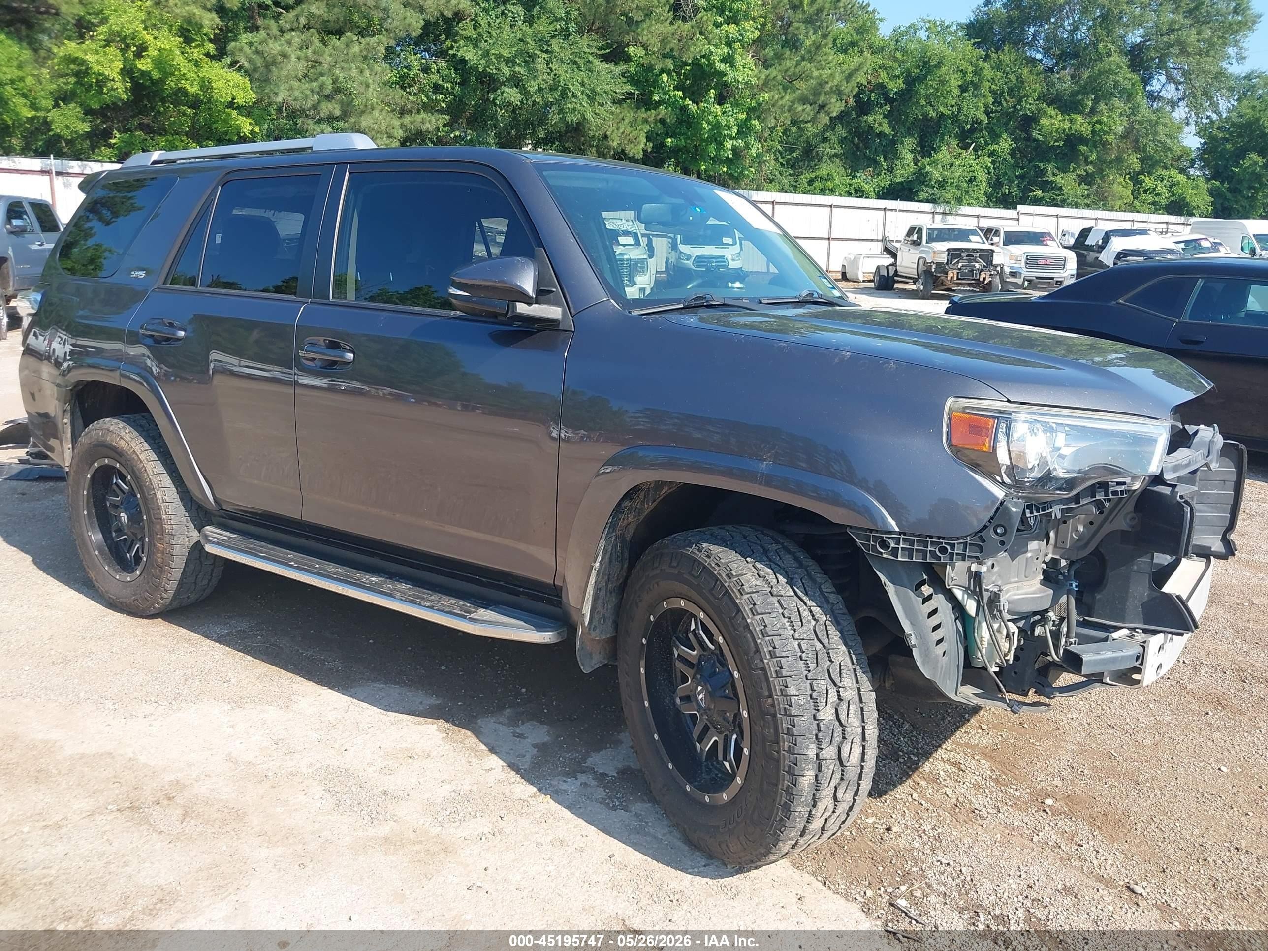 2017 Toyota 4Runner SR5, VIN JTEZU5JR6H5152218 — Front end
