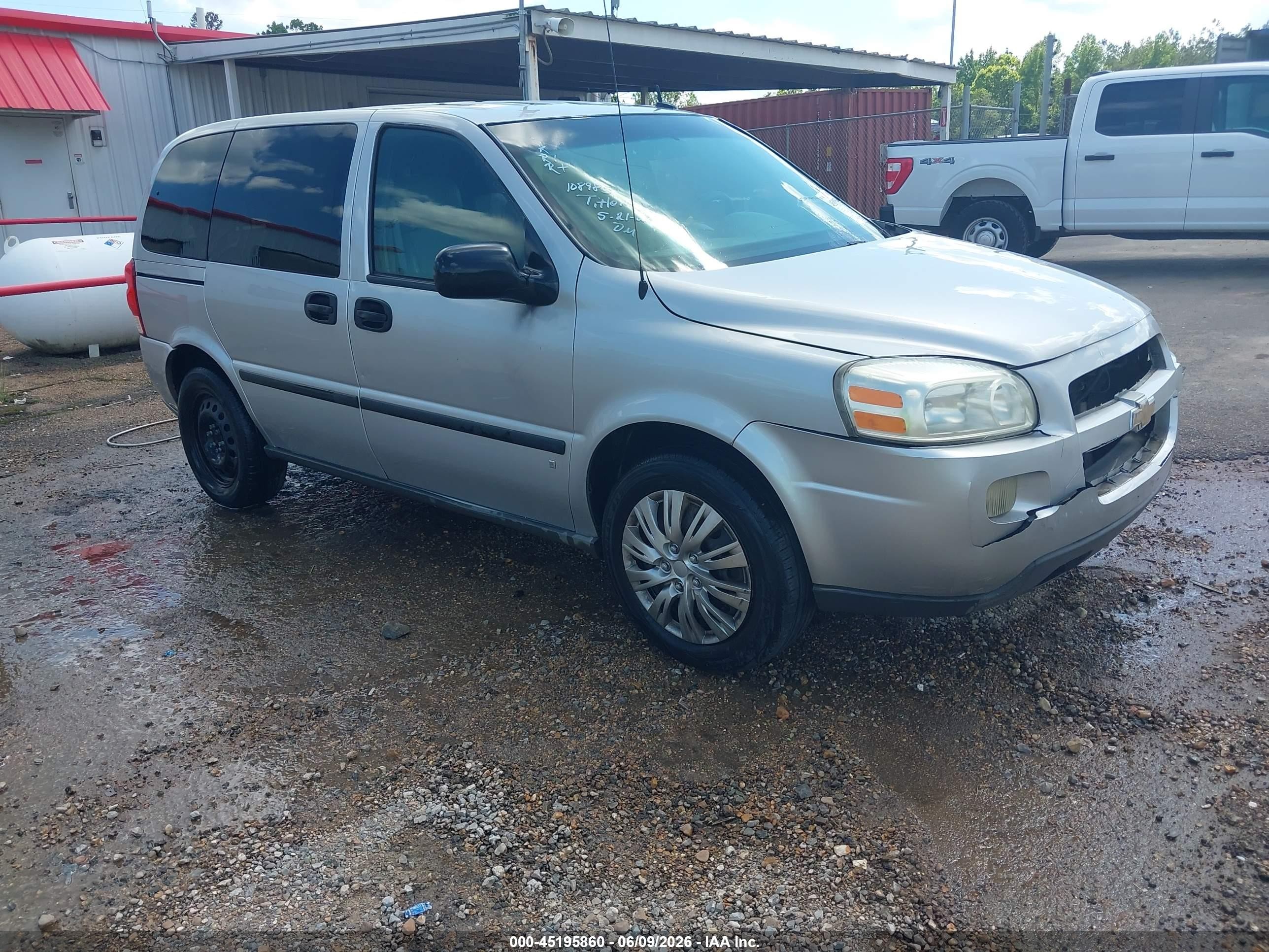 2008 Chevrolet Uplander LS, VIN 1GNDU23138D108985 — Front end