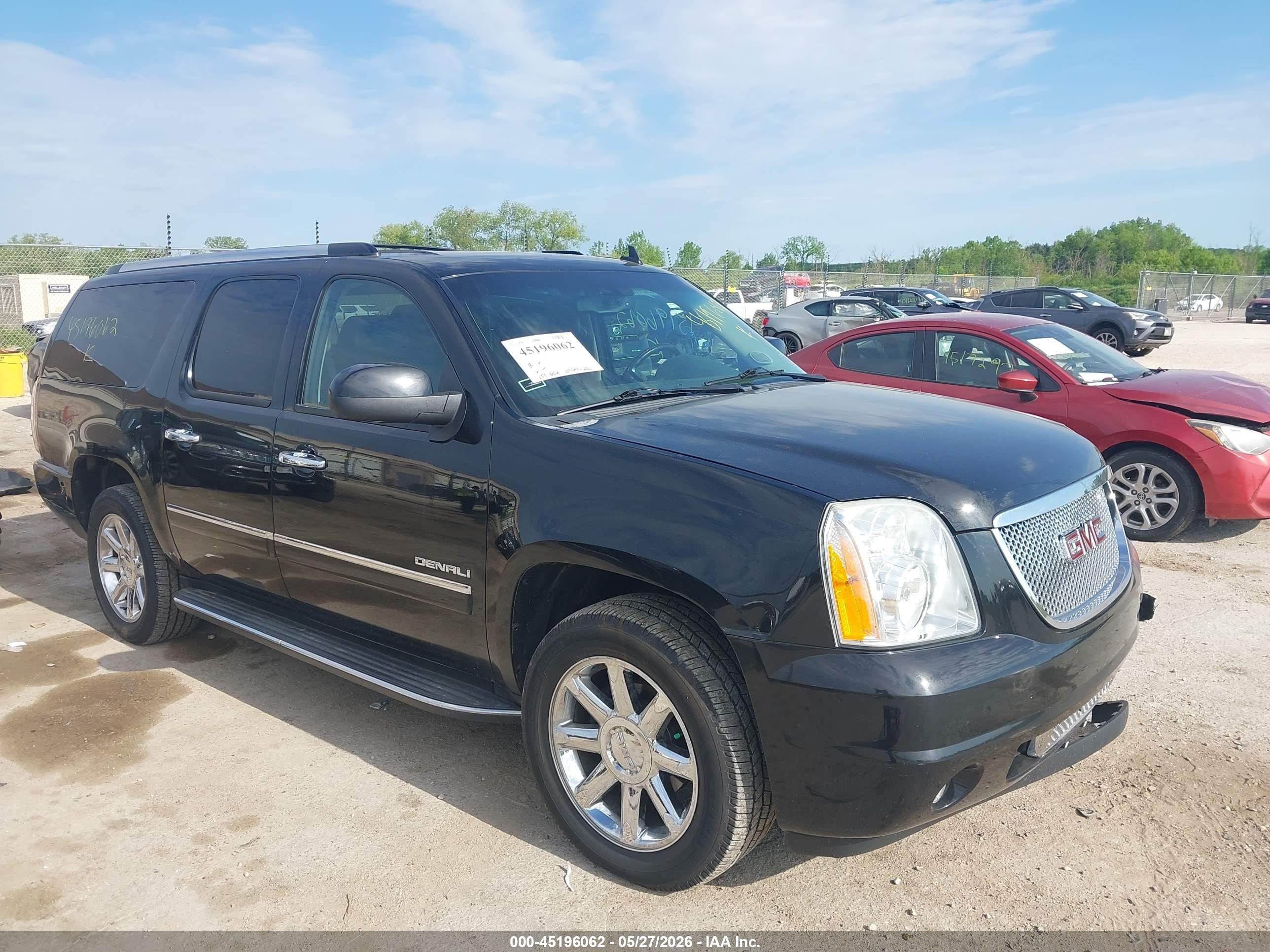 2010 GMC Yukon XL Denali, VIN 1GKUKMEF5AR275249 — Front end