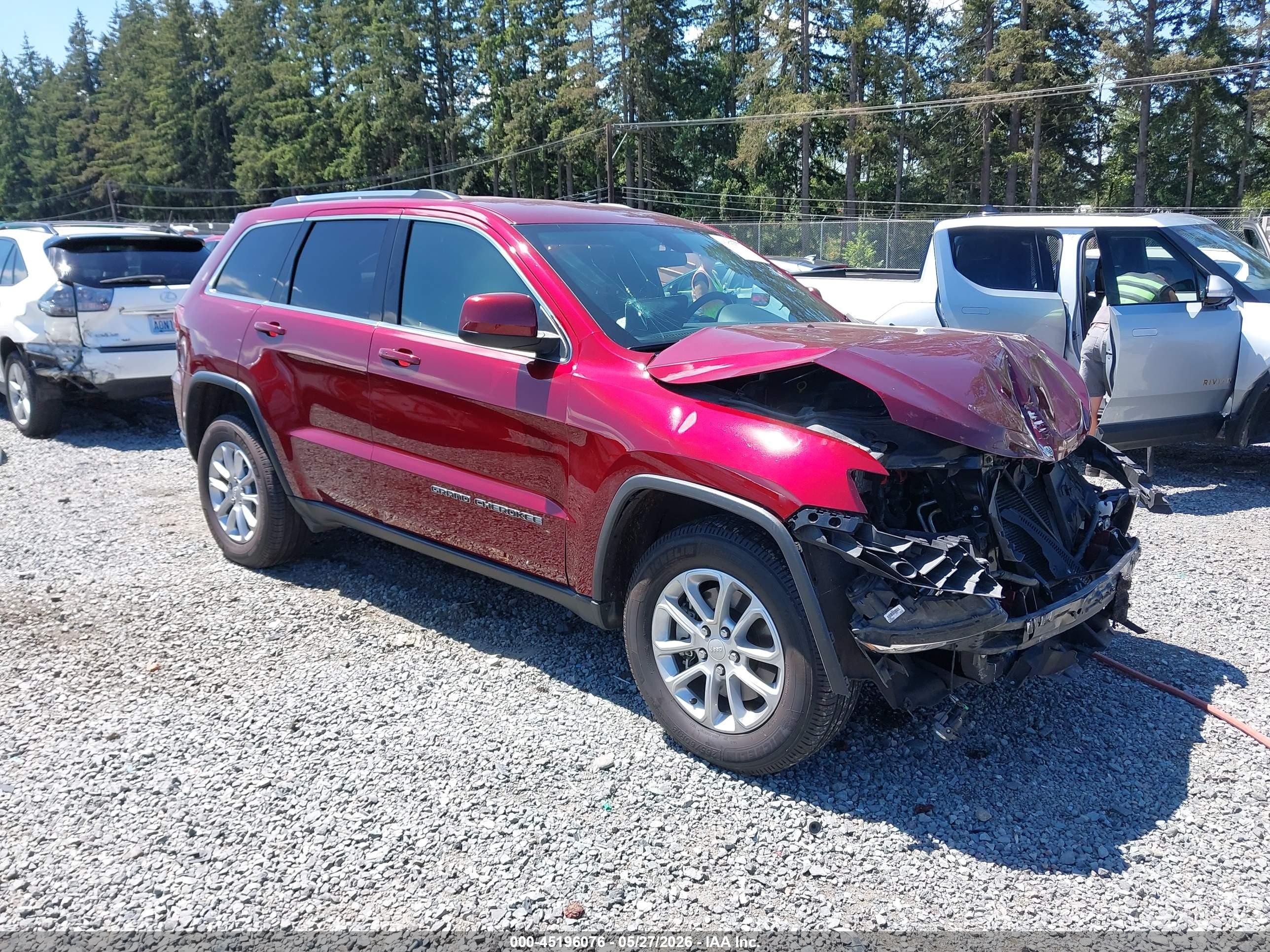 2021 Jeep Grand Cherokee Laredo E, VIN 1C4RJEAG6MC596667 — Front end