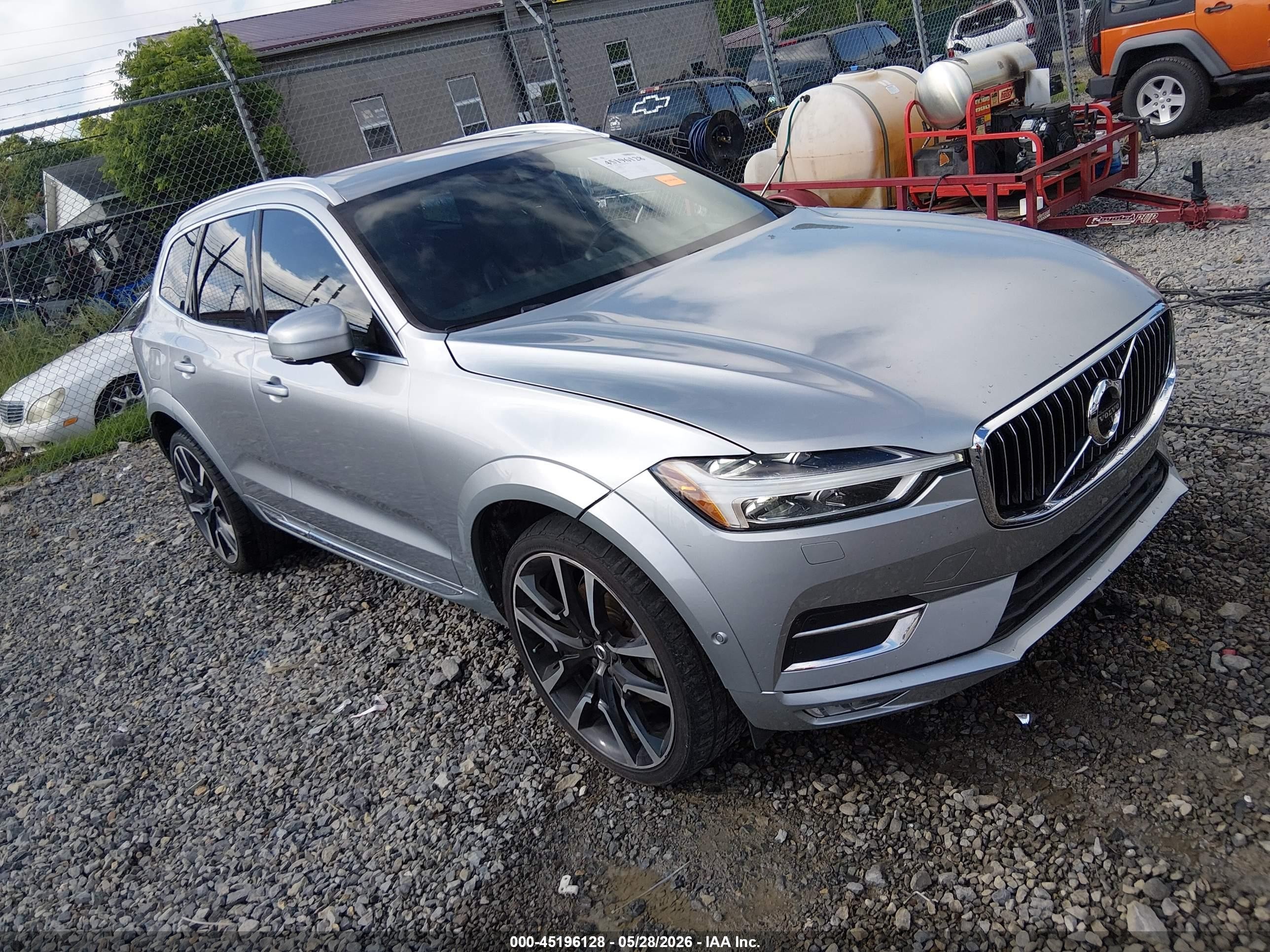 2018 Volvo XC60 Inscription, VIN YV4A22RL8J1042402 — Side