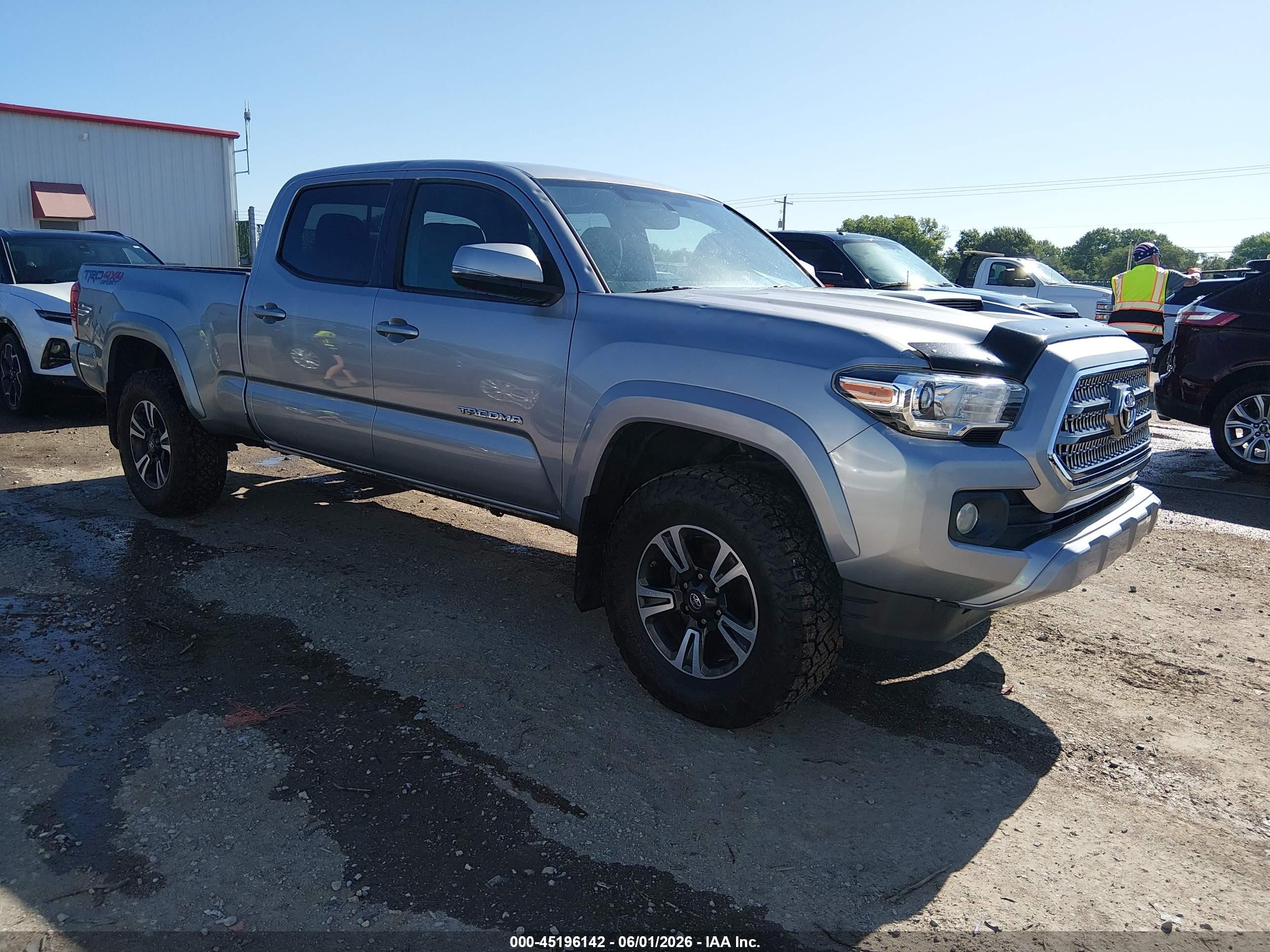 2017 Toyota Tacoma TRD Off Road, VIN 5TFDZ5BN3HX021151 — Град
