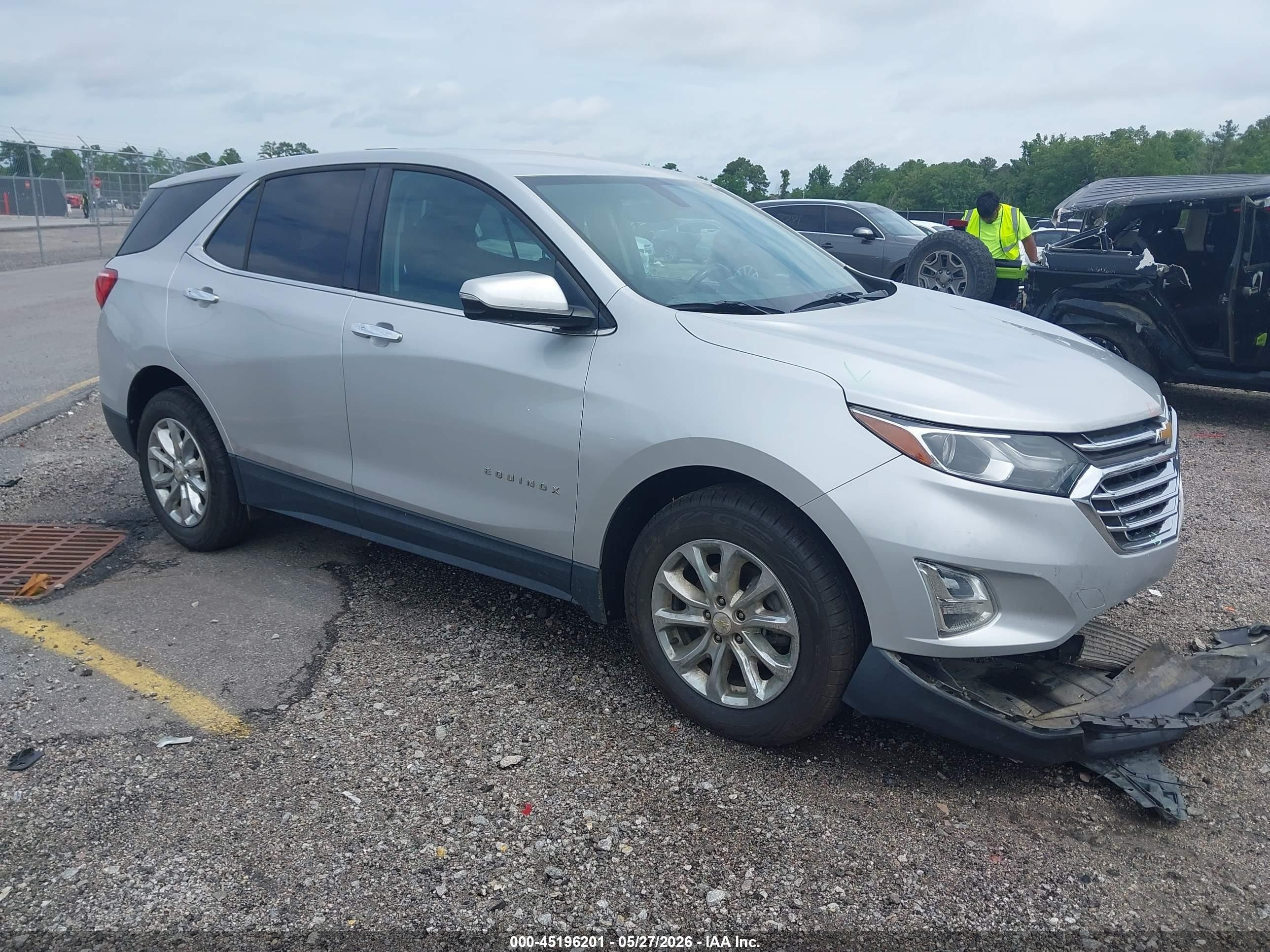 2018 Chevrolet Equinox LT, VIN 2GNAXJEVXJ6262649 — Front end