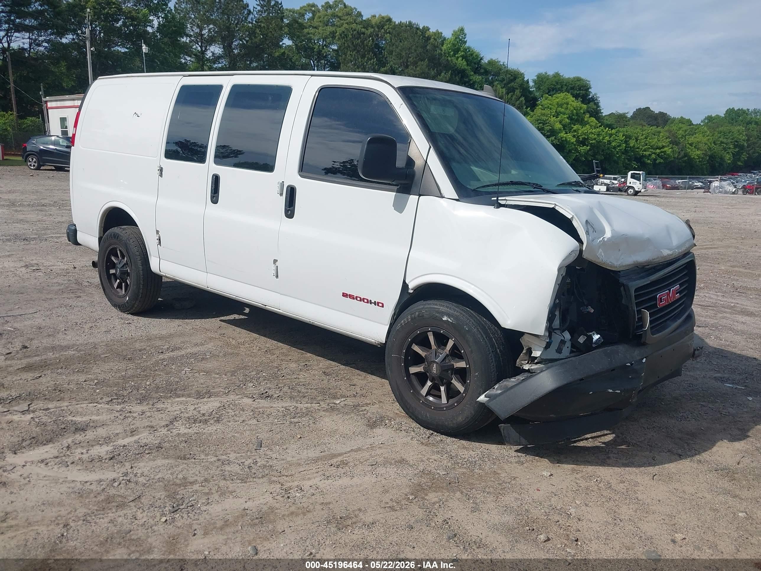 2020 GMC Savana Cargo, VIN 1GTW7AFG3L1126500 — Front end
