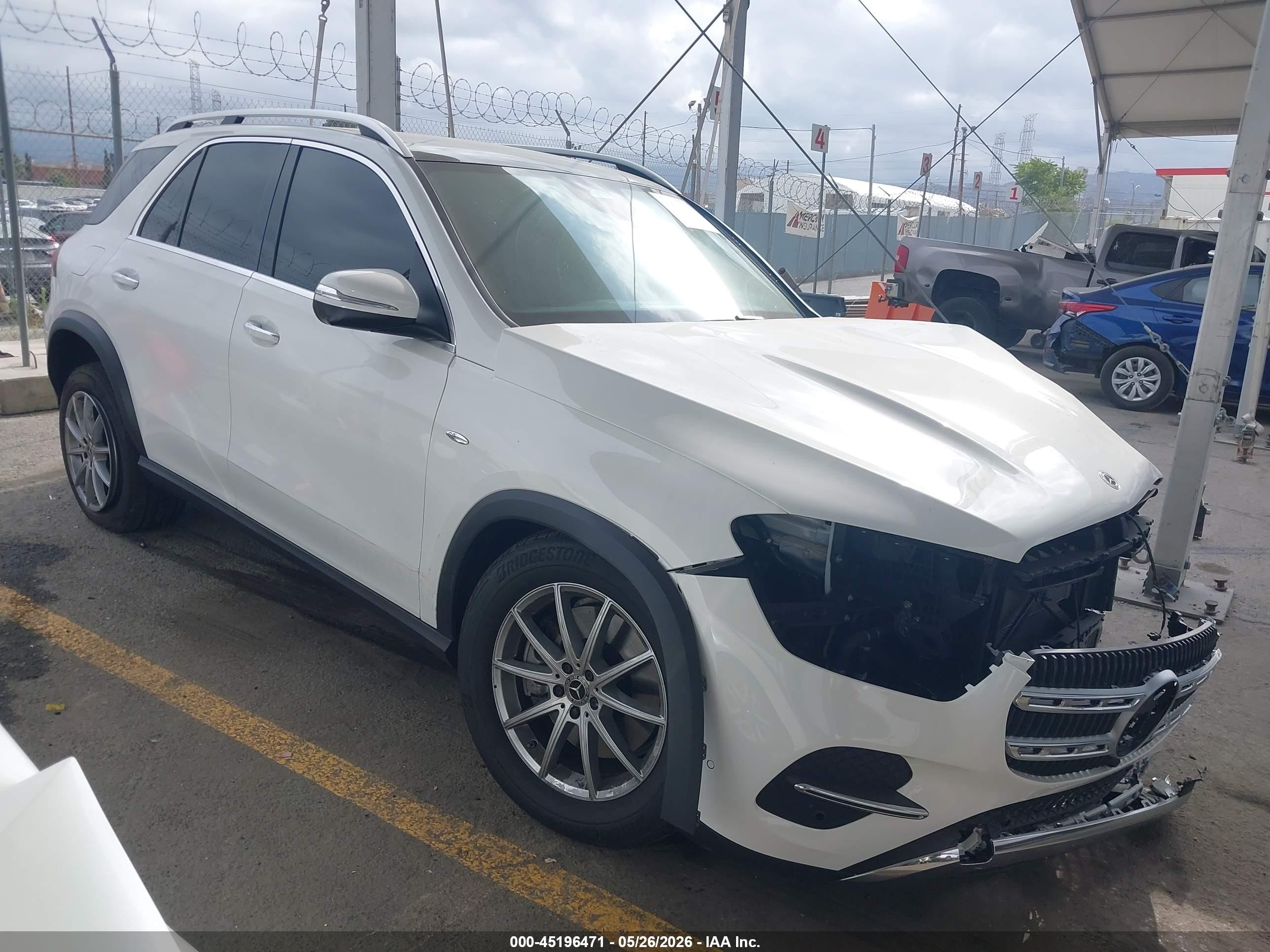 2025 Mercedes-Benz GLE 450e, VIN 4JGFB4GB4SB487614 — Front end