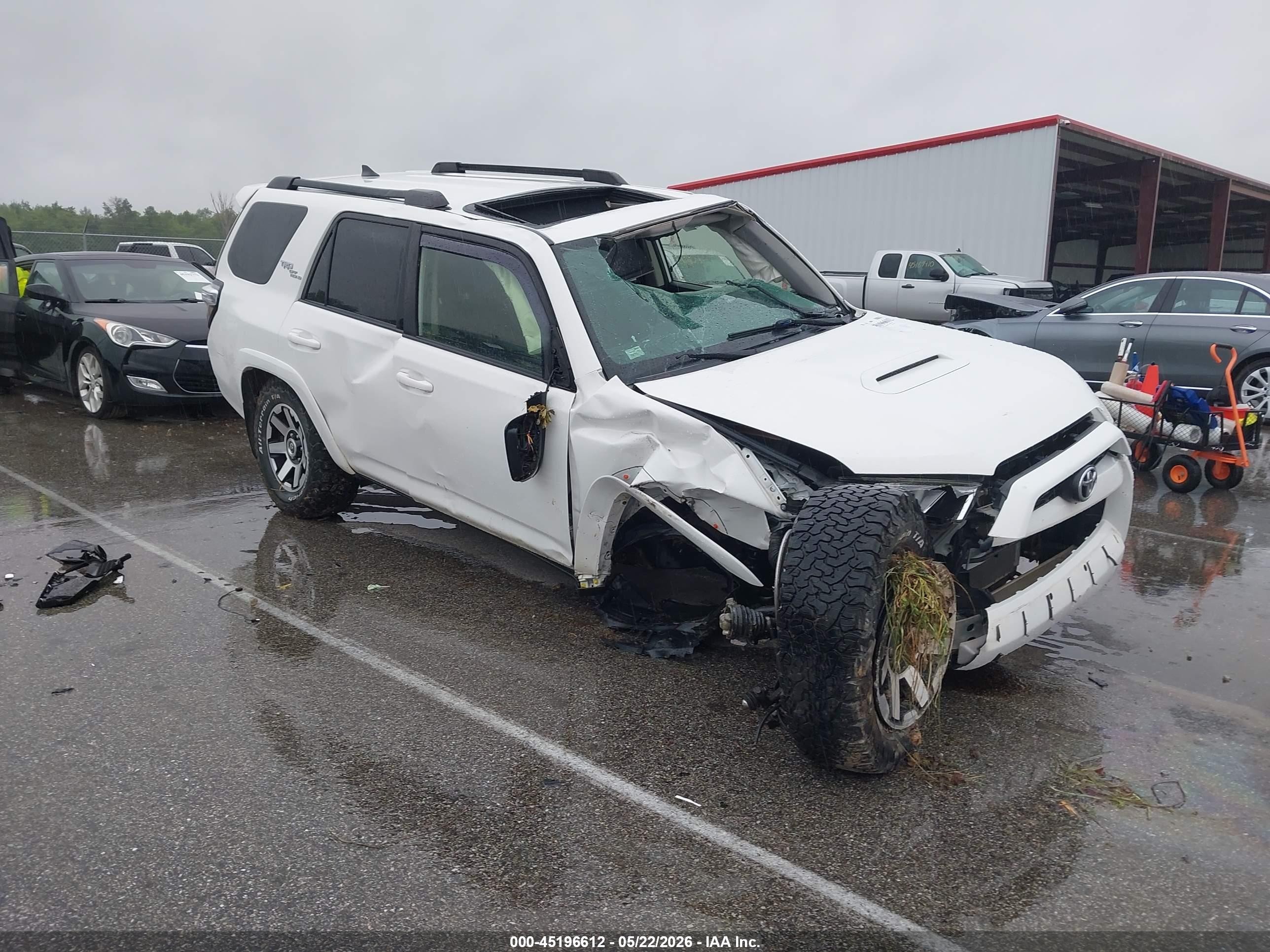 2019 Toyota 4Runner TRD Off Road Premium, VIN JTEBU5JR7K5644927 — Front end