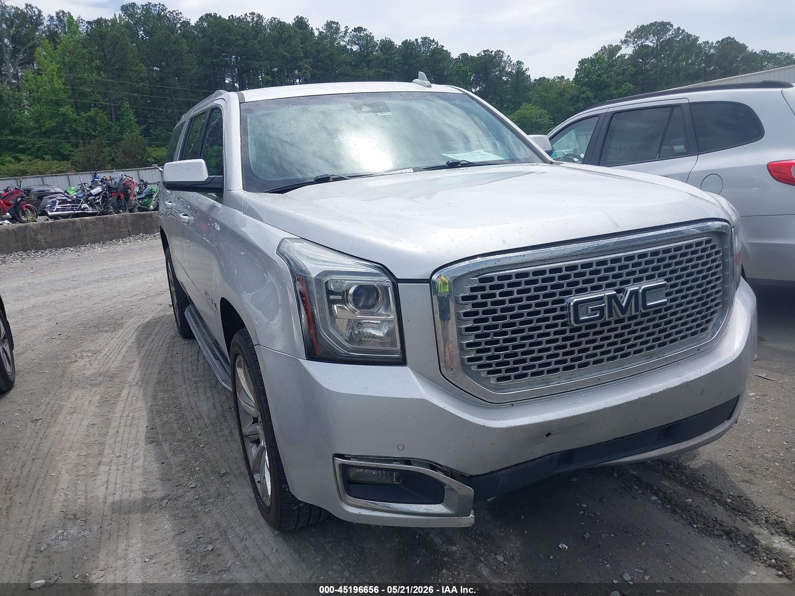 2016 GMC Yukon XL SLT, VIN 1GKS1GKC3GR234469 — Normal wear