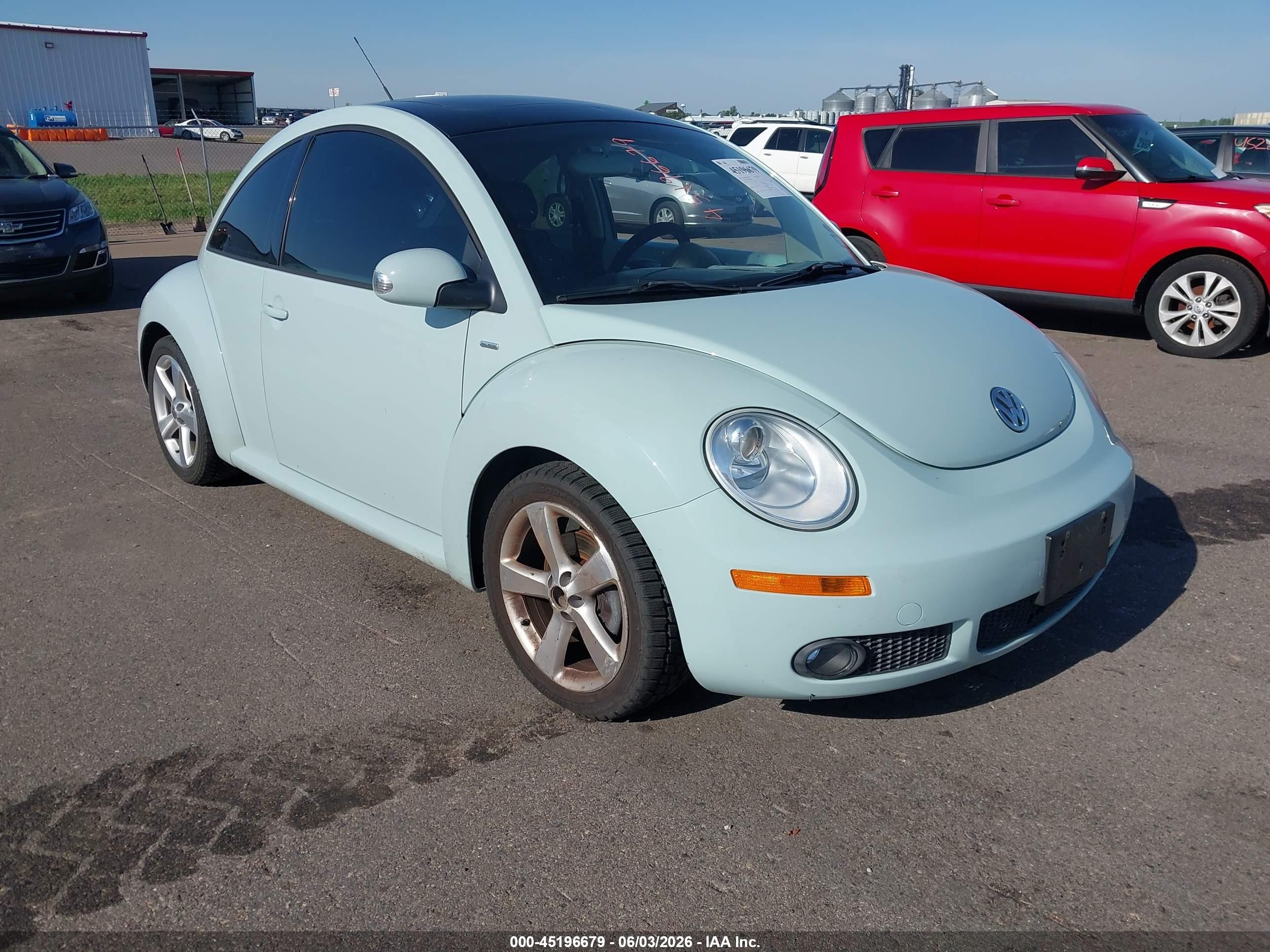 2010 Volkswagen Beetle, VIN 3VWRW3AG5AM027483 — Перед