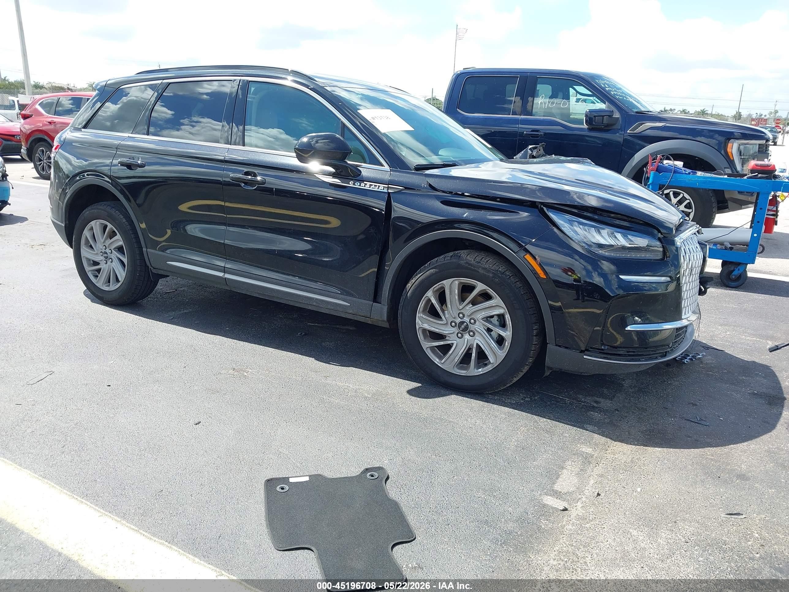 2026 Lincoln Corsair Premiere, VIN 5LMCJ1CA6TUL00863 — Перед