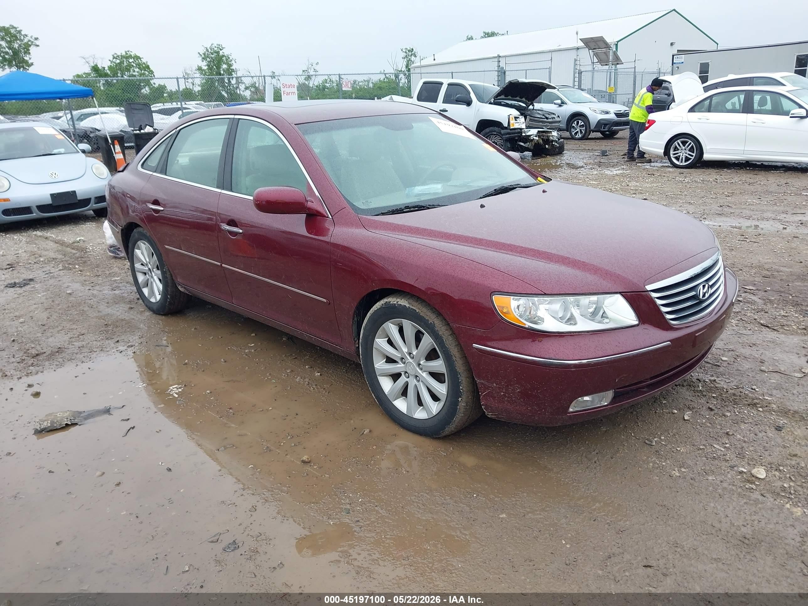 2009 Hyundai Azera GLS, VIN KMHFC46D09A360892 — Rear end