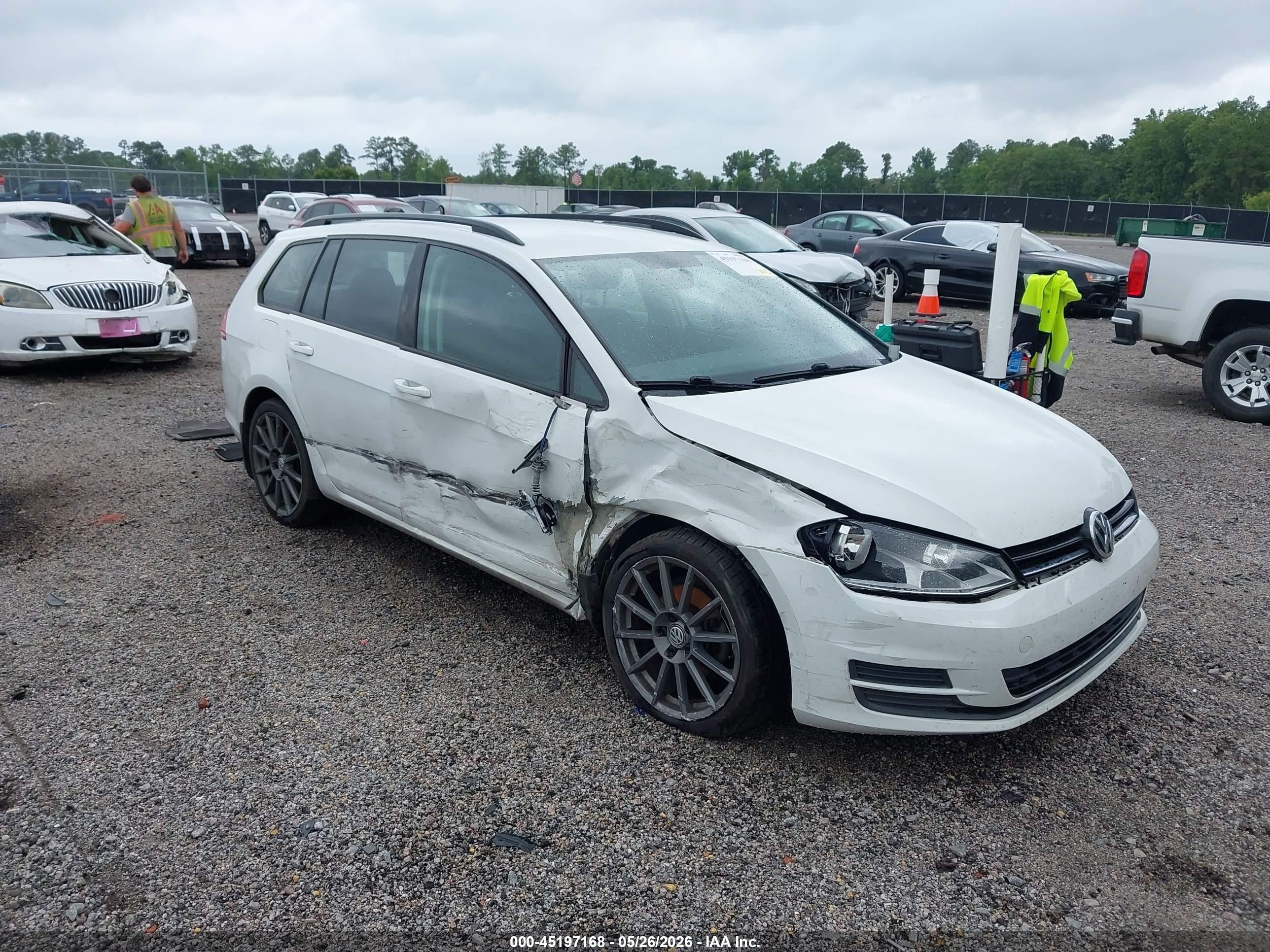 2016 Volkswagen Golf TSI S, VIN 3VWA17AU0GM506234 — Side