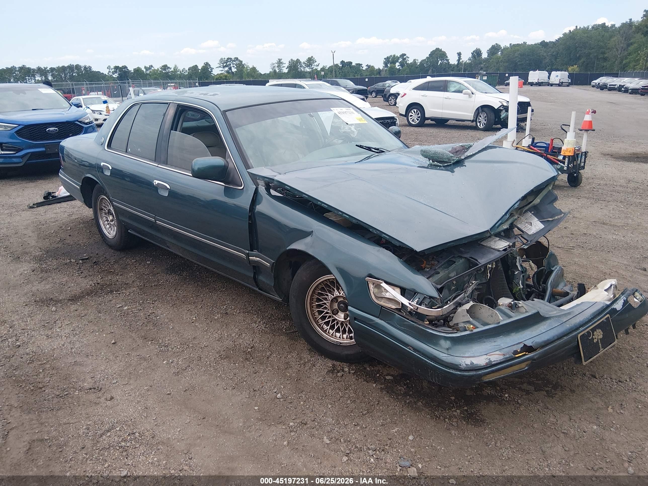 1995 Mercury Grand Marquis LS, VIN 2MELM75W7SX689013 — Front end