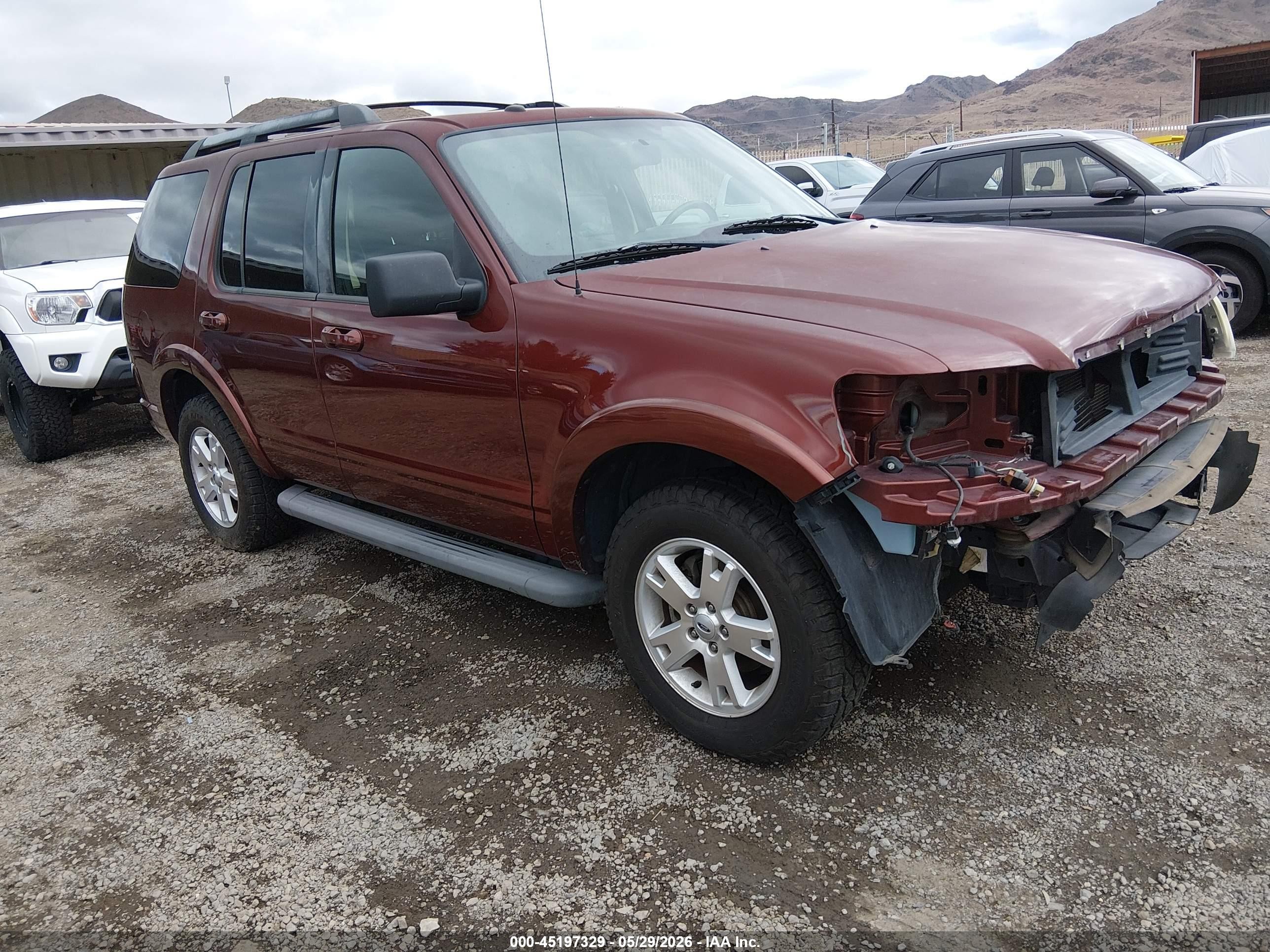 2010 Ford Explorer XLT, VIN 1FMEU7DE9AUA10105 — Front end