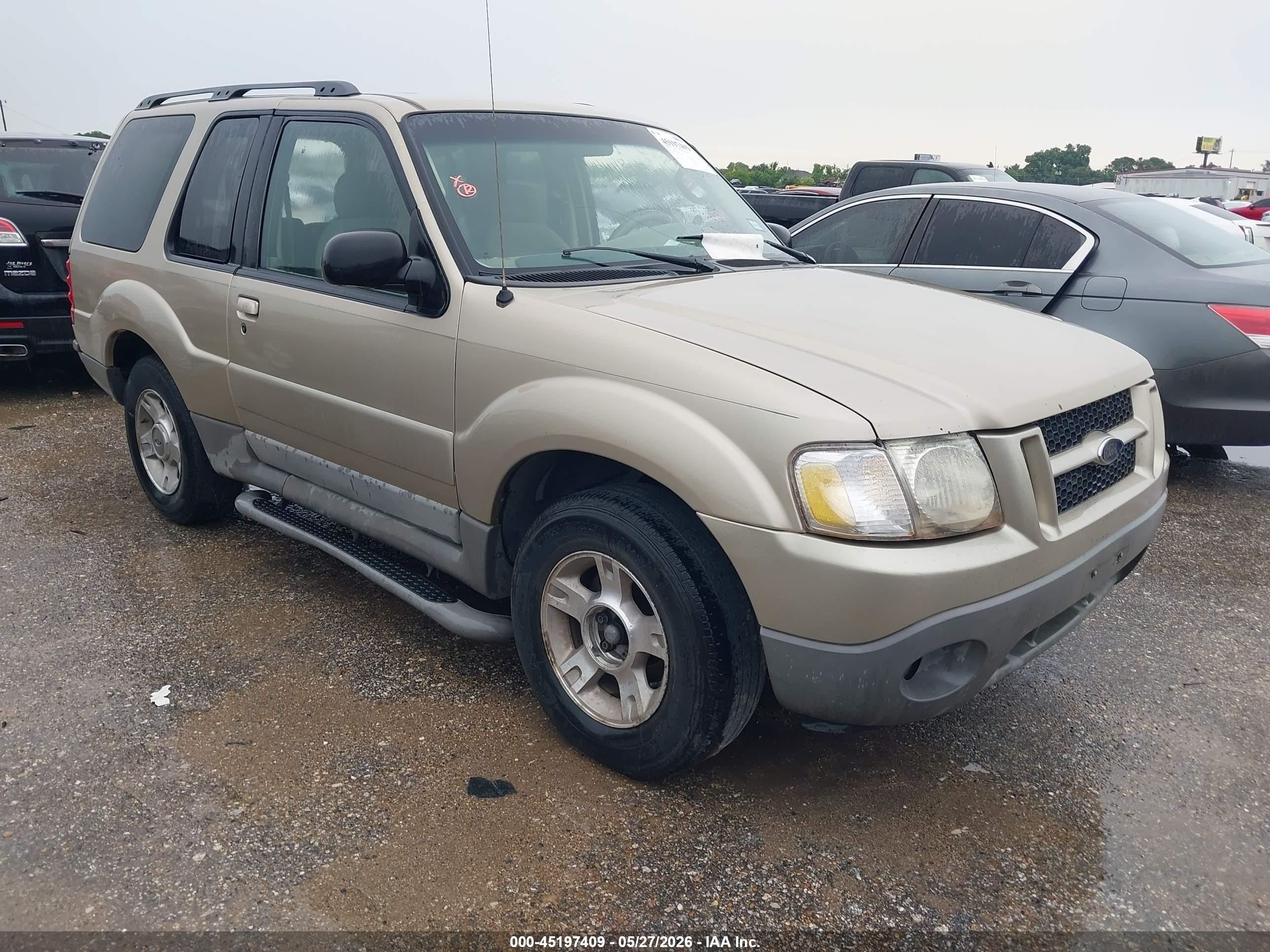 2003 Ford Explorer Sport XLS, VIN 1FMYU60E13UB05600 — Front end