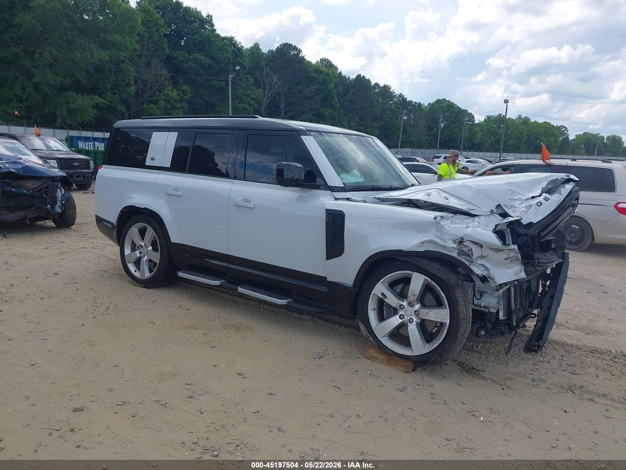 2023 Land Rover Defender X-Dynamic SE, VIN SALE2FEU6P2208387 — Front end