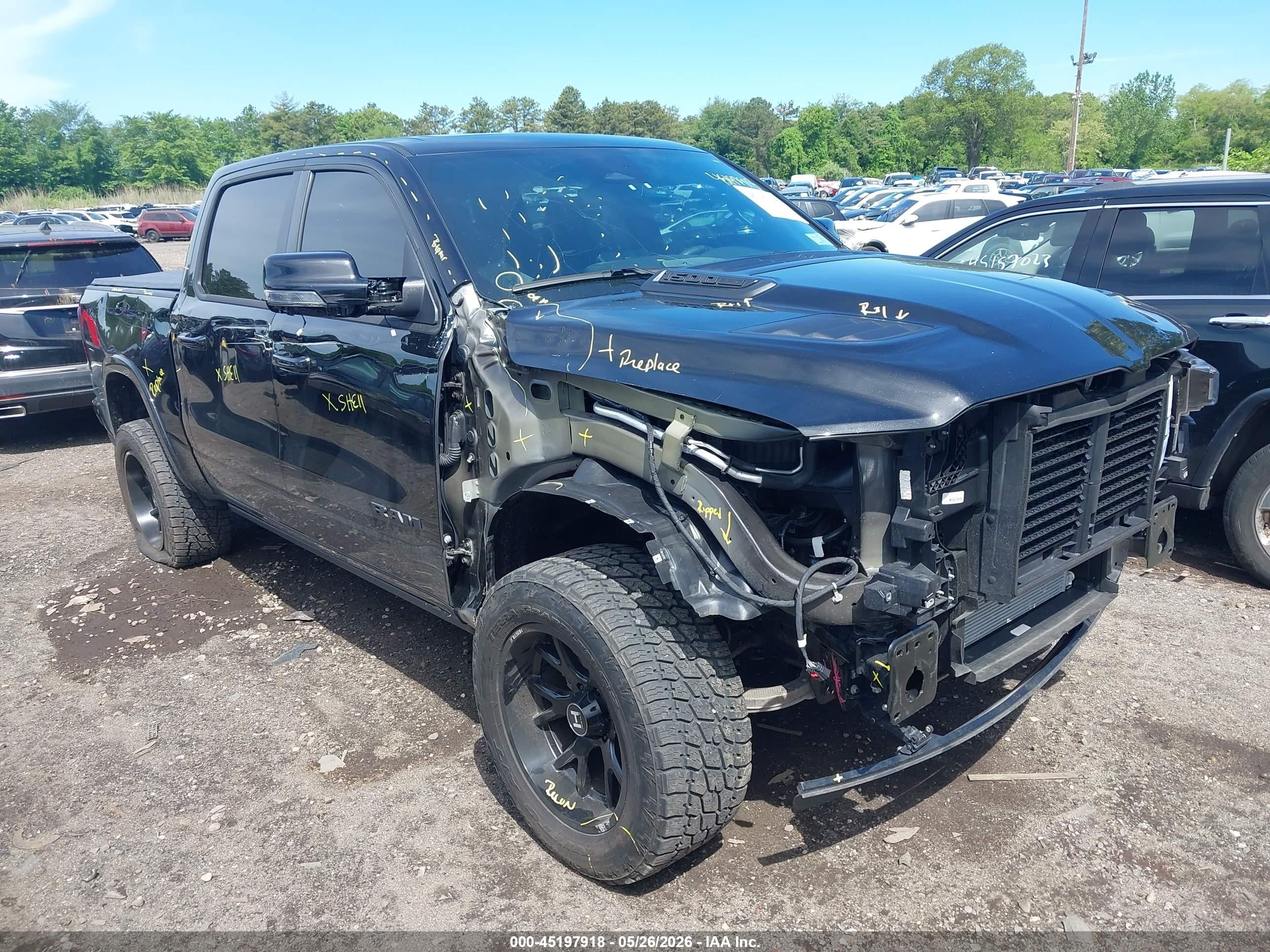2025 Ram 1500 Laramie, VIN 1C6SRFJP8SN689327 — Перед
