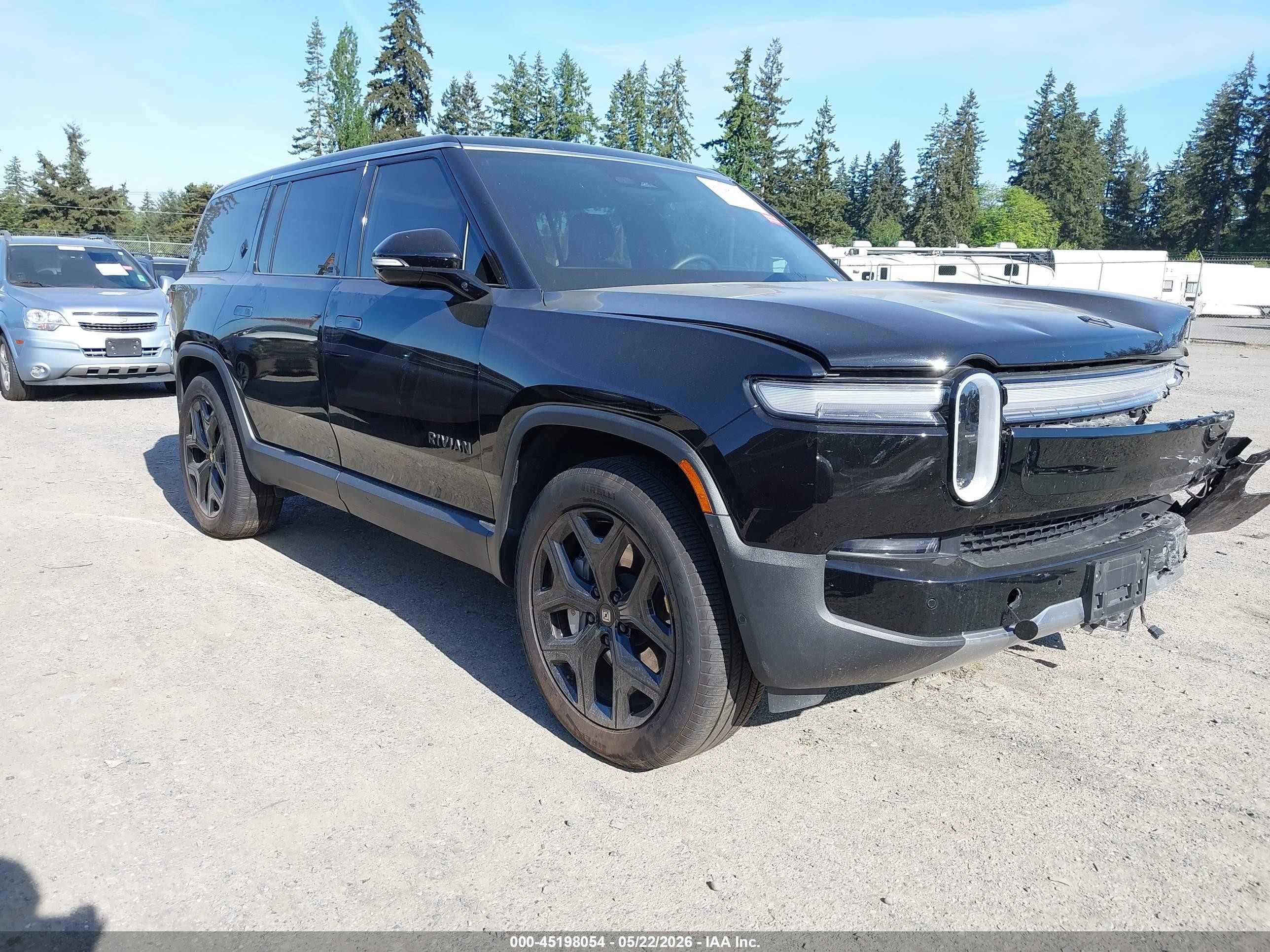 2025 Rivian R1S Adventure, VIN 7PDSGBBA6SN061180 — Перед