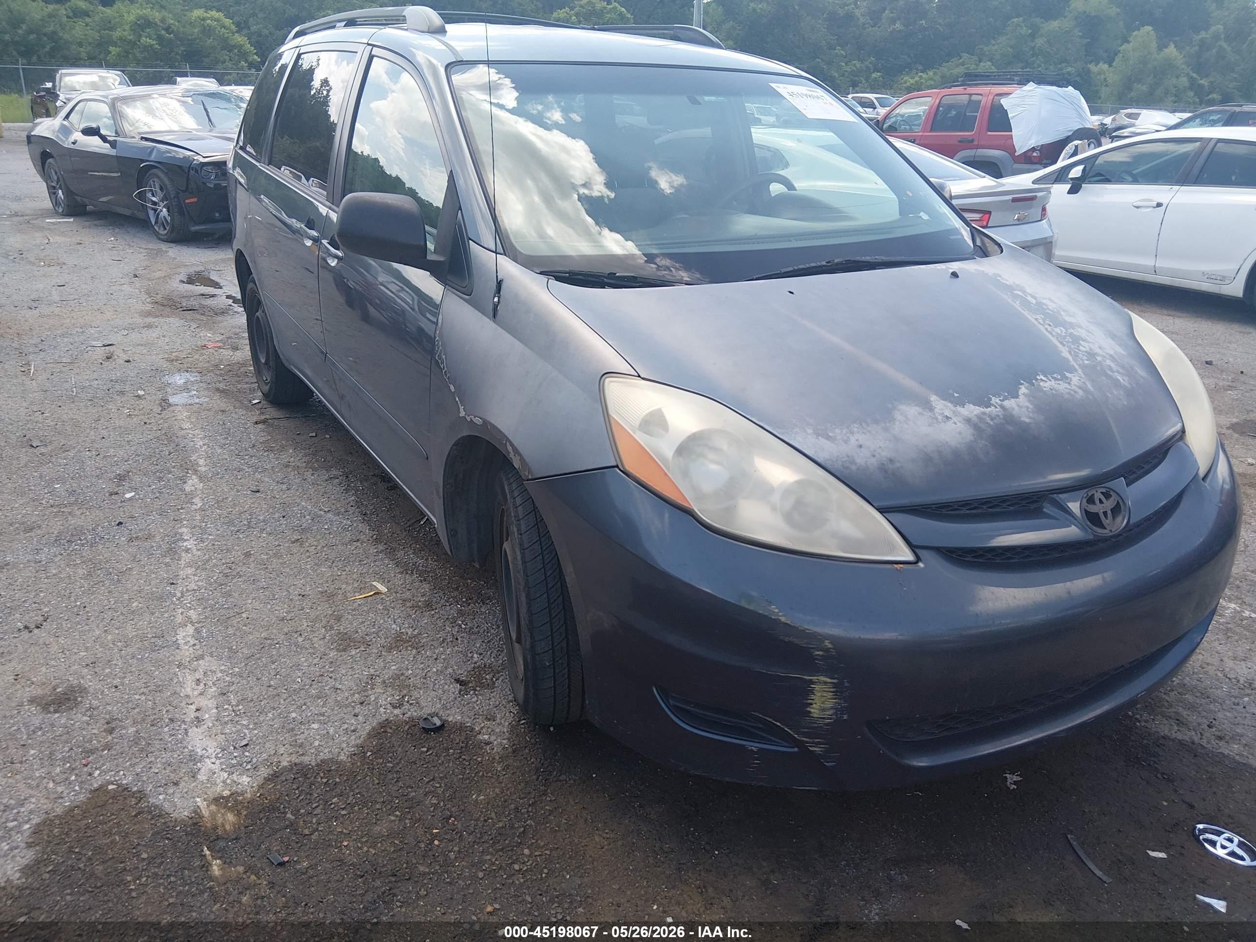 2007 Toyota Sienna CE, VIN 5TDZK23C17S017027 — Normal wear