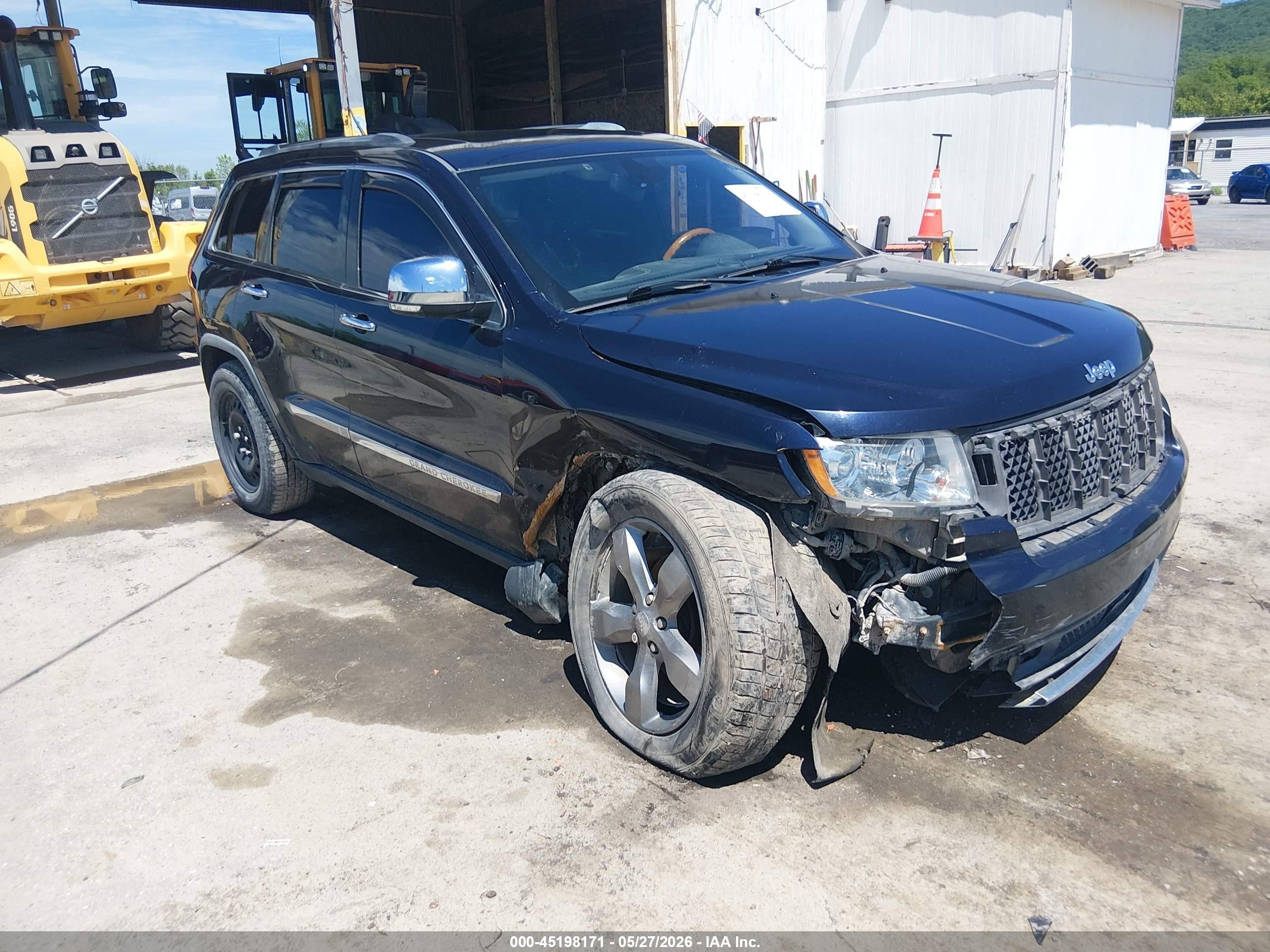 2011 Jeep Grand Cherokee Overland, VIN 1J4RR6GT6BC500532 — Front end