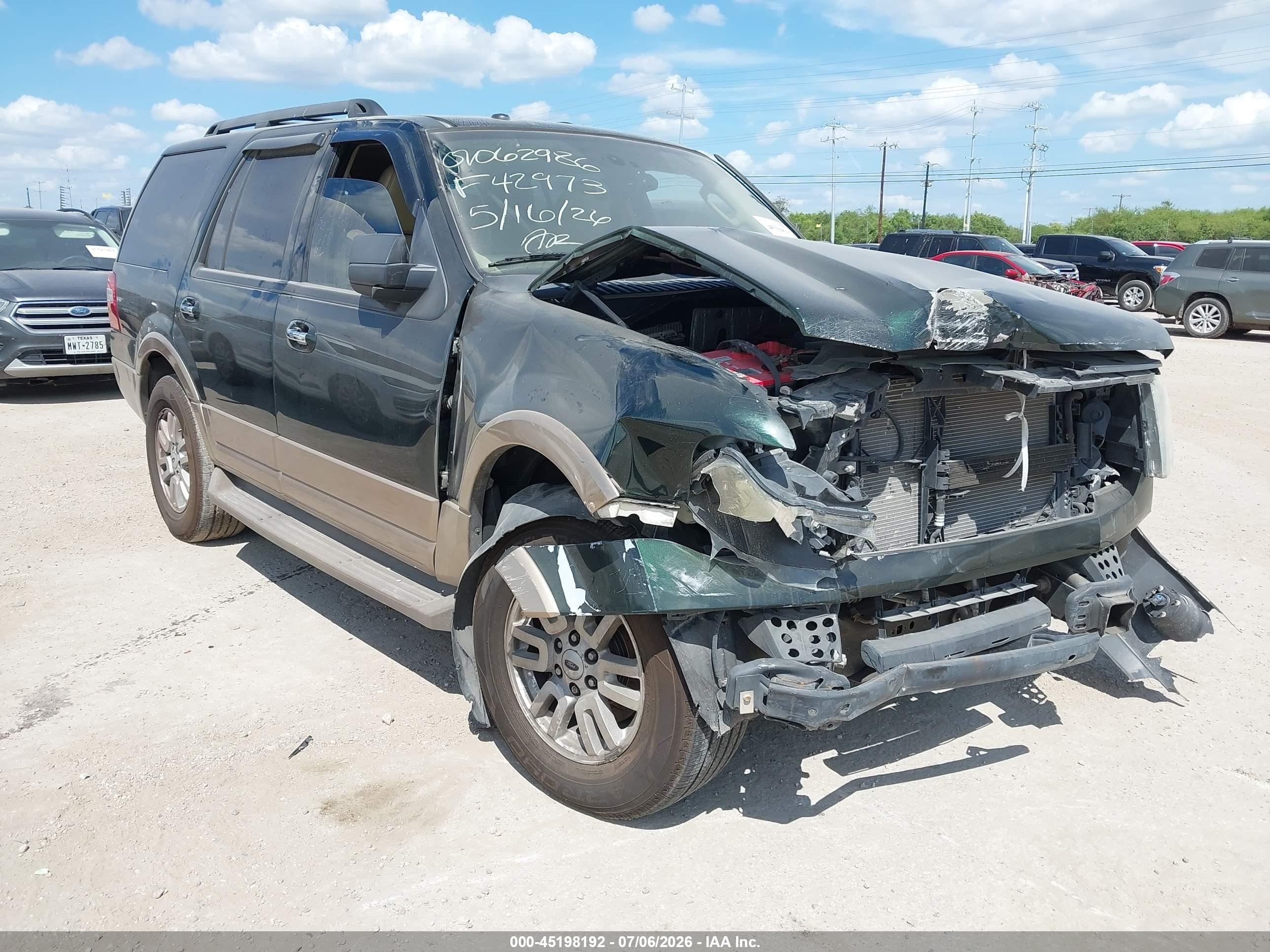 2013 Ford Expedition XLT, VIN 1FMJU1H55DEF42973 — Front end