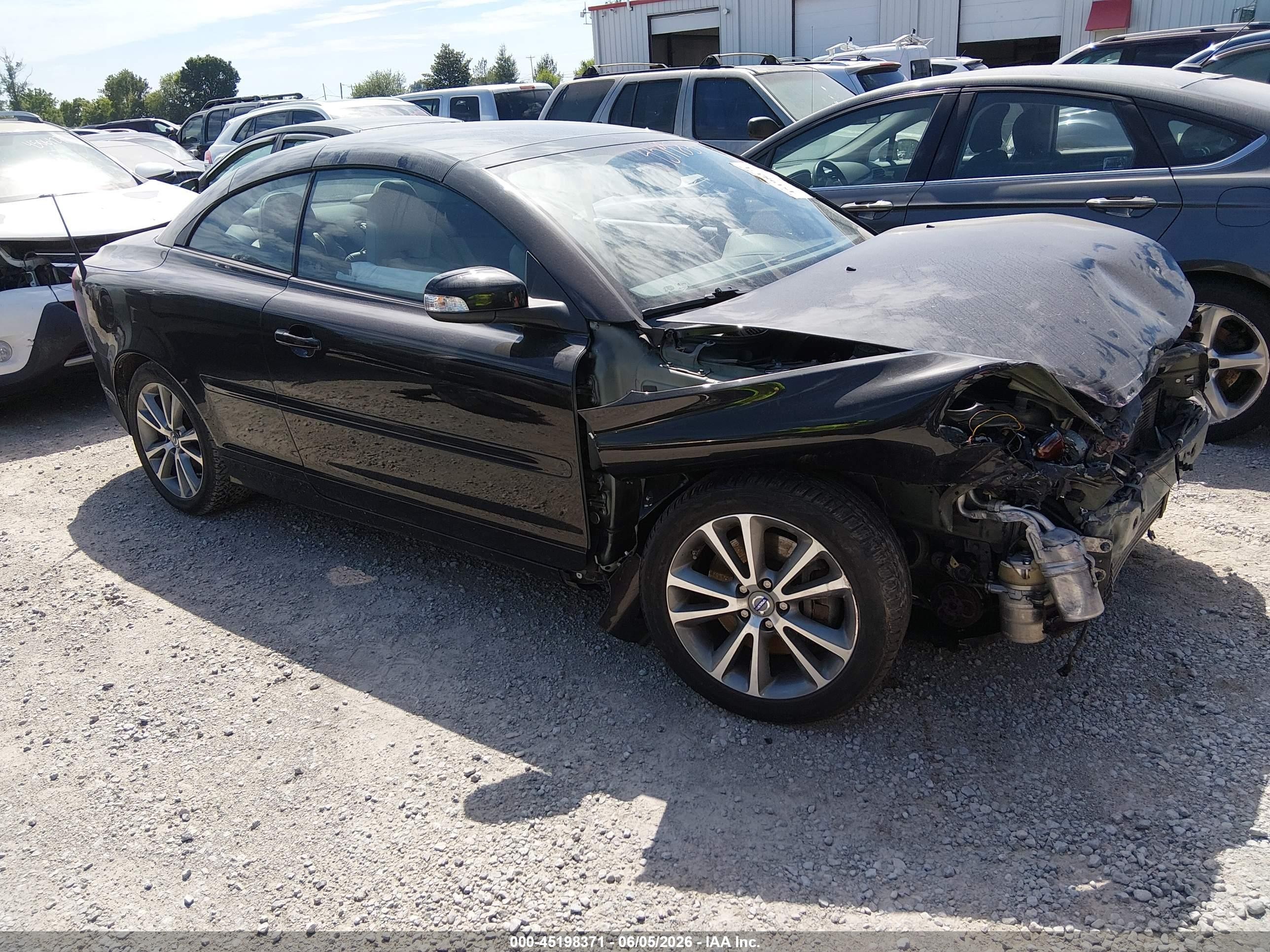 2011 Volvo C70, VIN YV1672MC6BJ117966 — Перед
