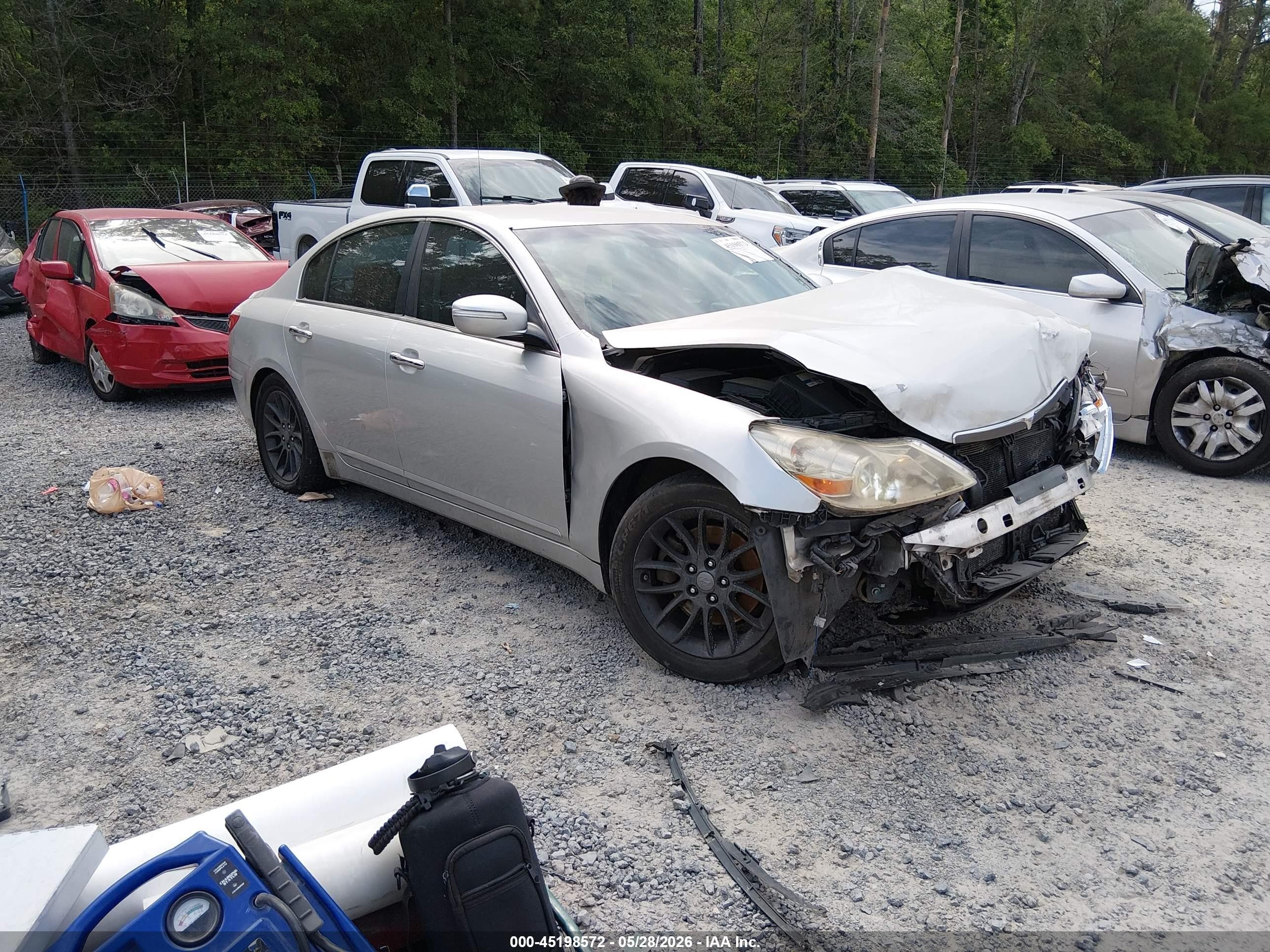 2011 Hyundai Genesis, VIN KMHGC4DE7BU137088 — Front end
